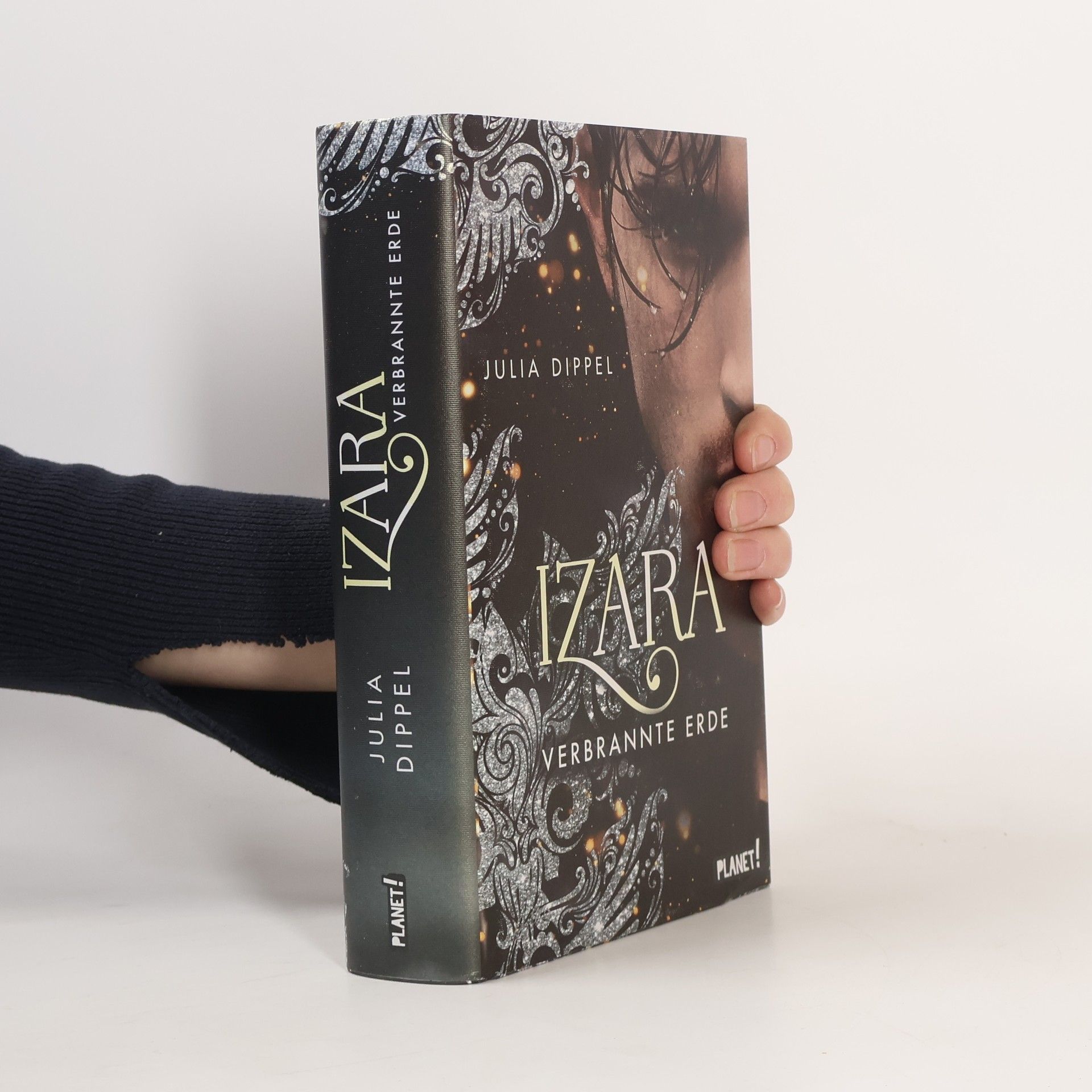 Izara. Verbrannte Erde