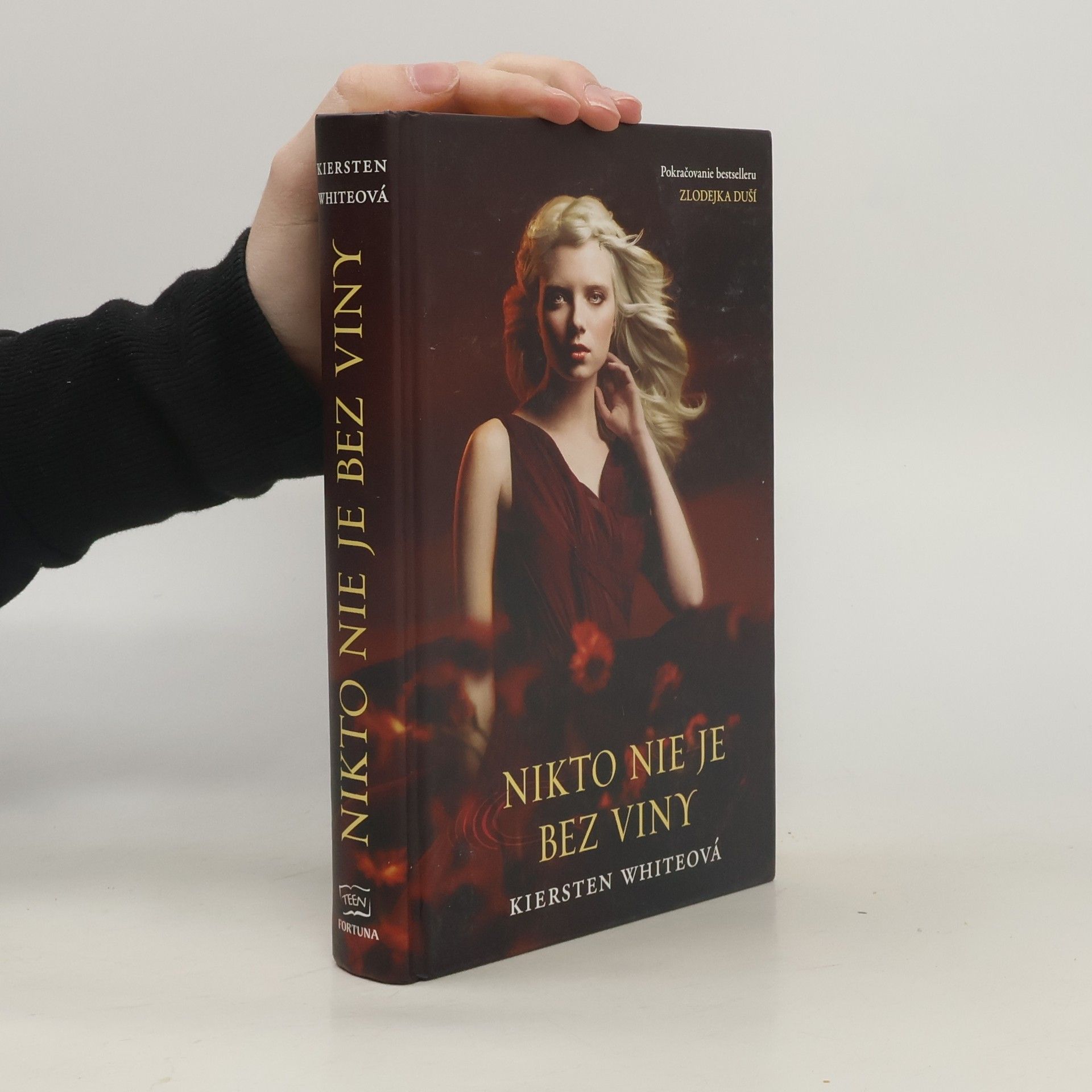 Kiersten Whiteová Nikto nie je bez viny