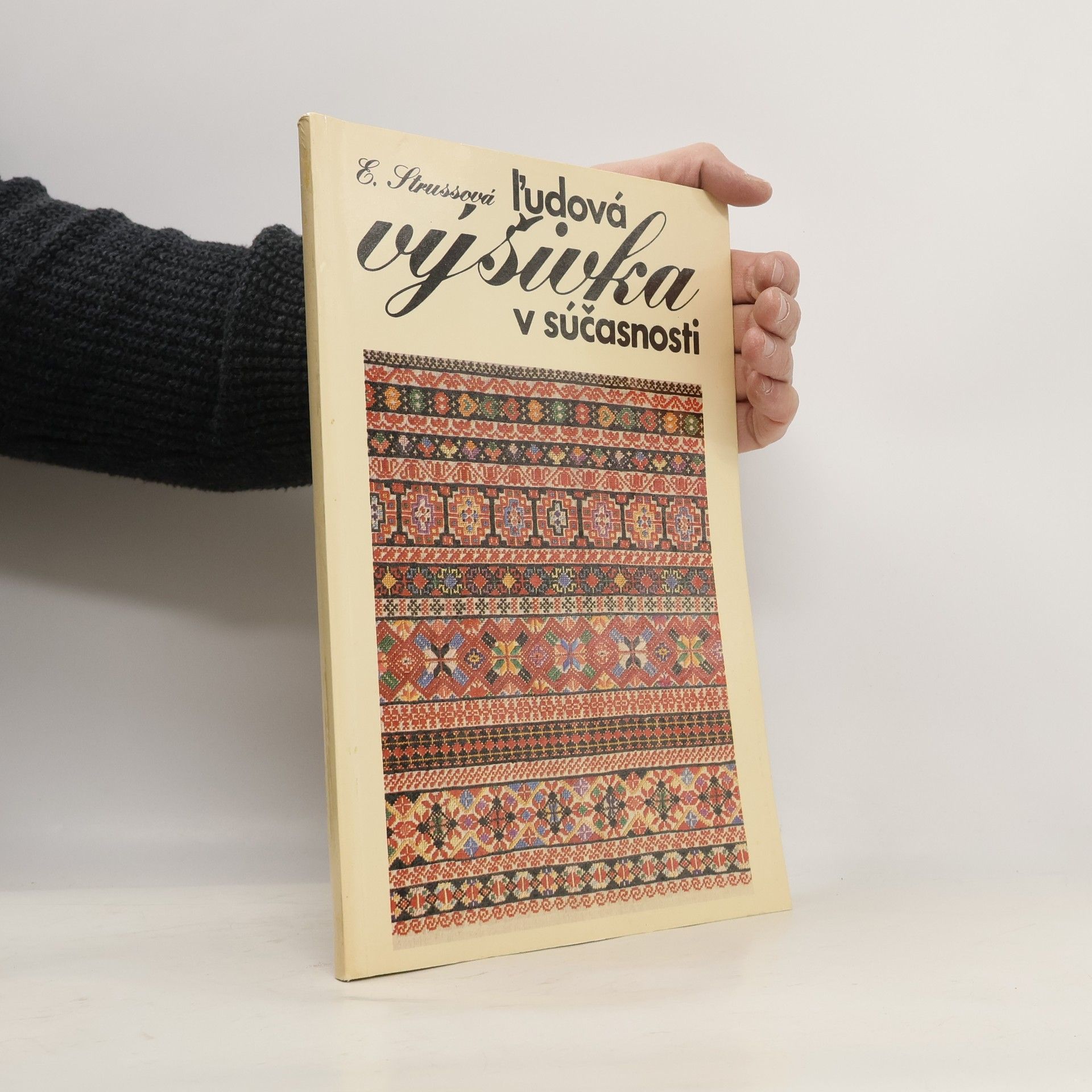 Elena Strussová Ľudová výšivka v súčasnosti