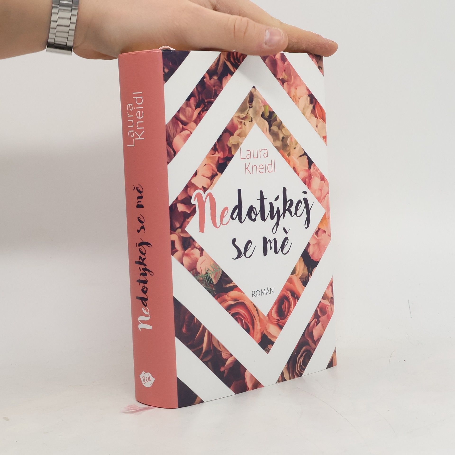 Laura Kneidl Nedotýkej se mě