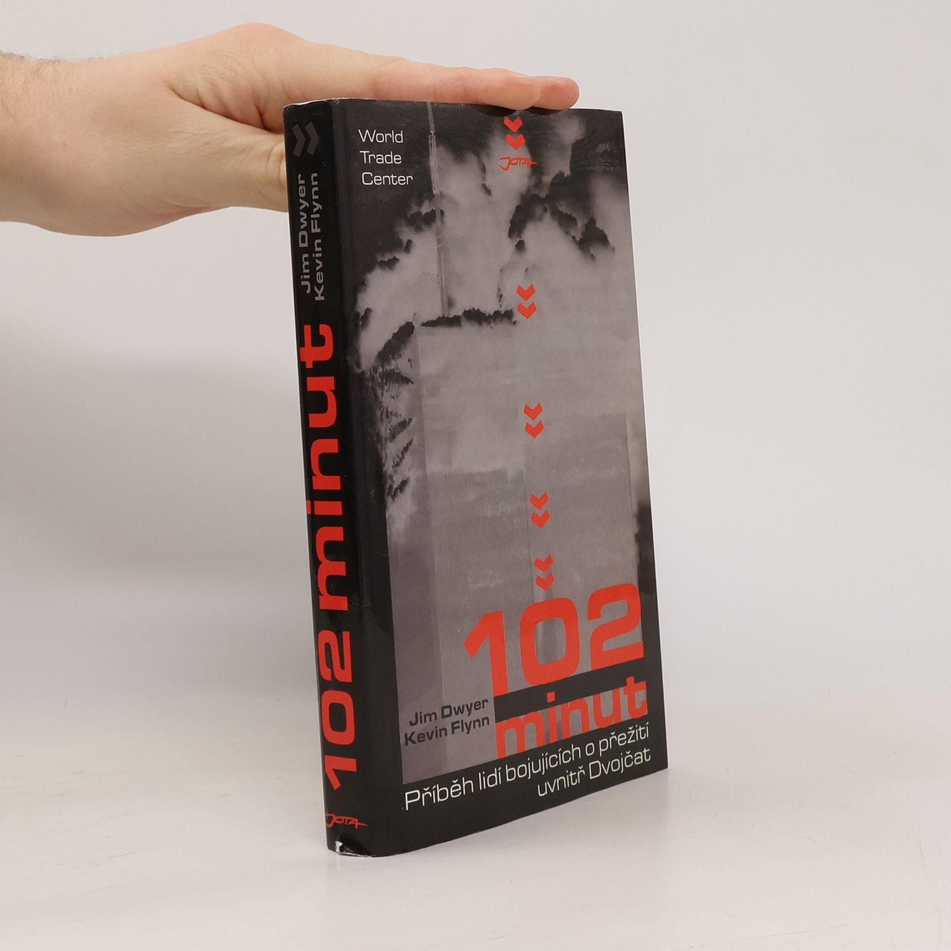 Jim Dwyer 102 minut. Příběh lidí bojujících o přežití uvnitř Dvojčat