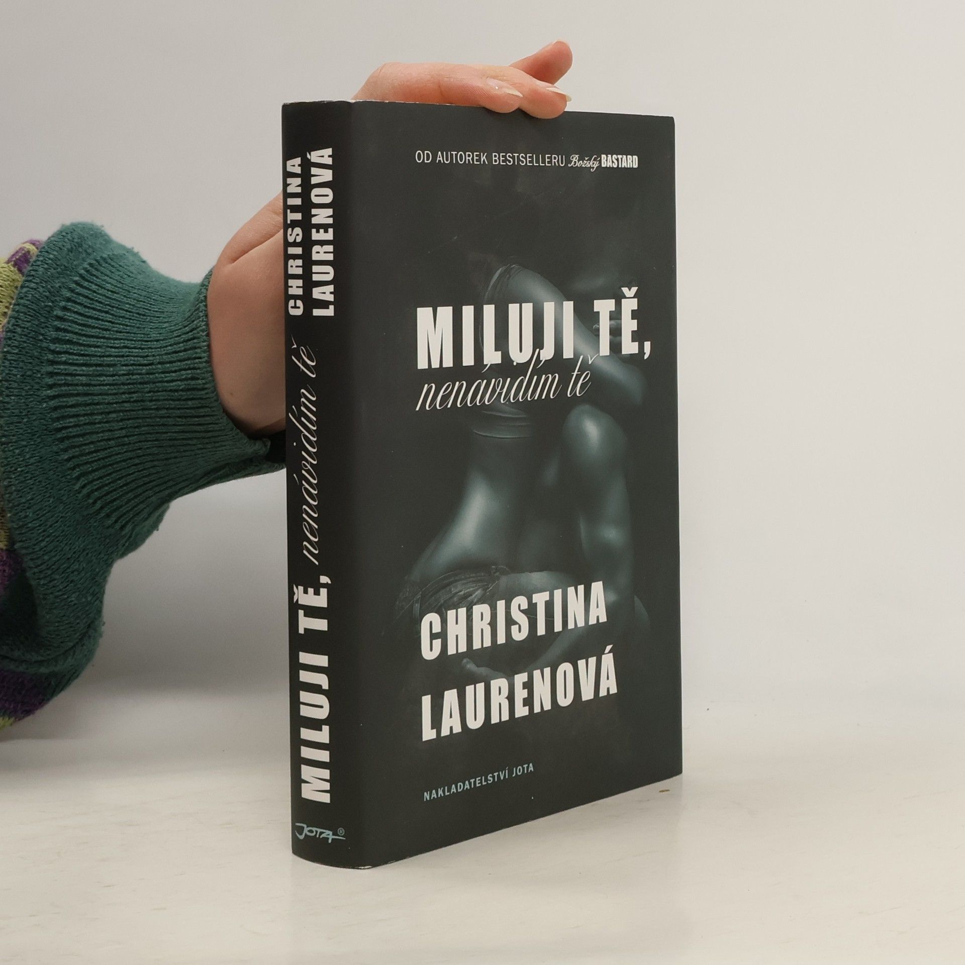 Christina Laurenová Miluji tě, nenávidím tě