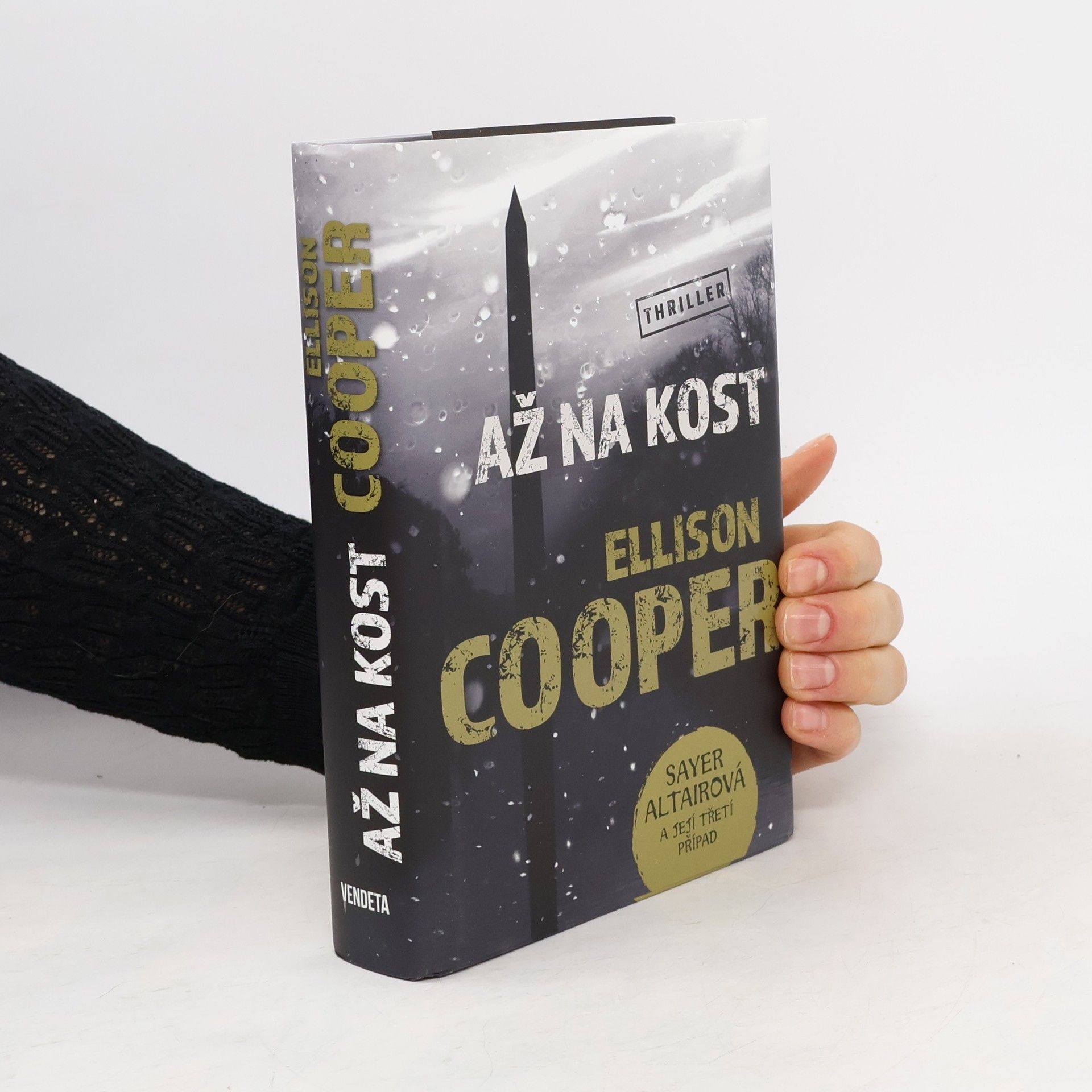 Ellison Cooper Až na kost
