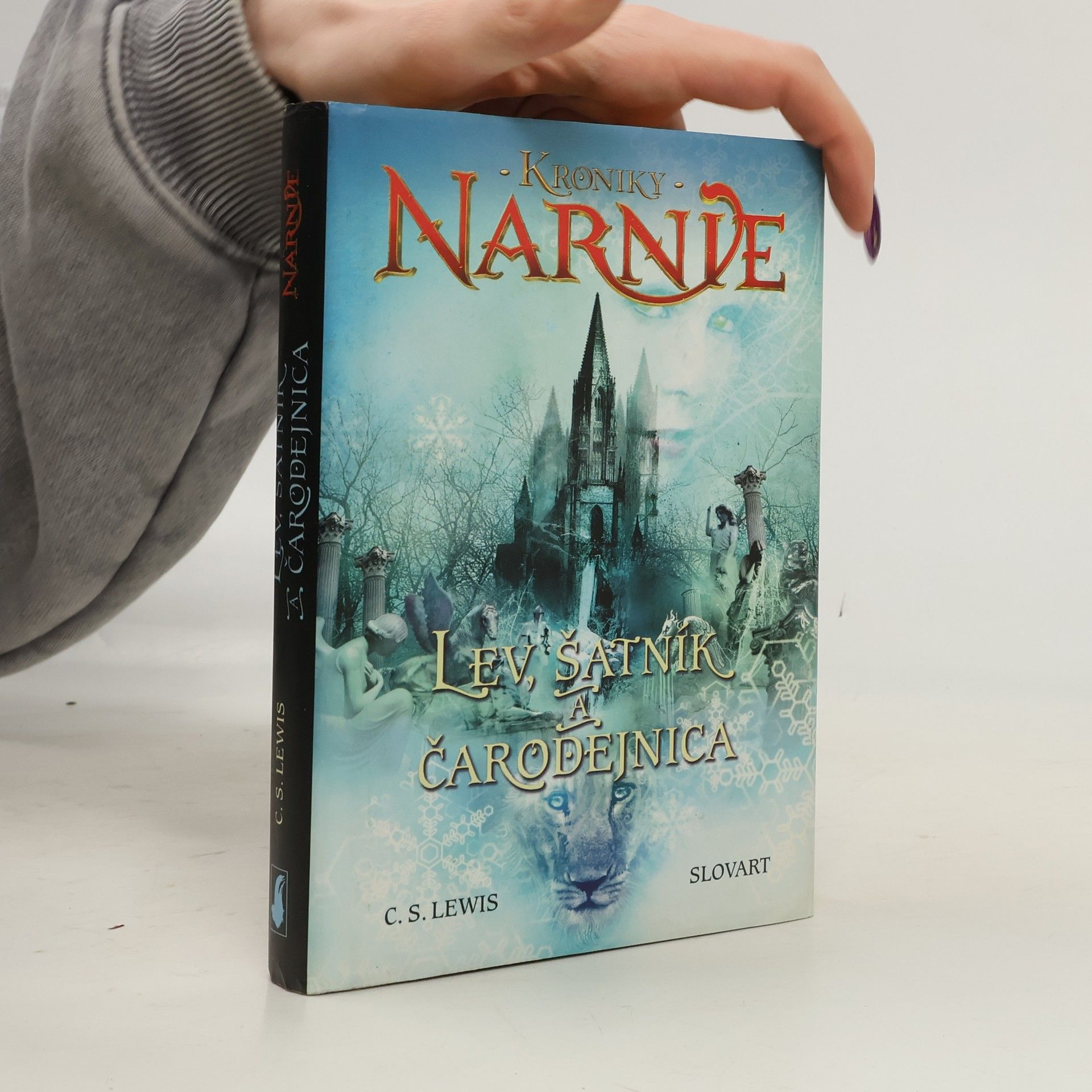 Clive Staples Lewis Lev, šatník a čarodejnica