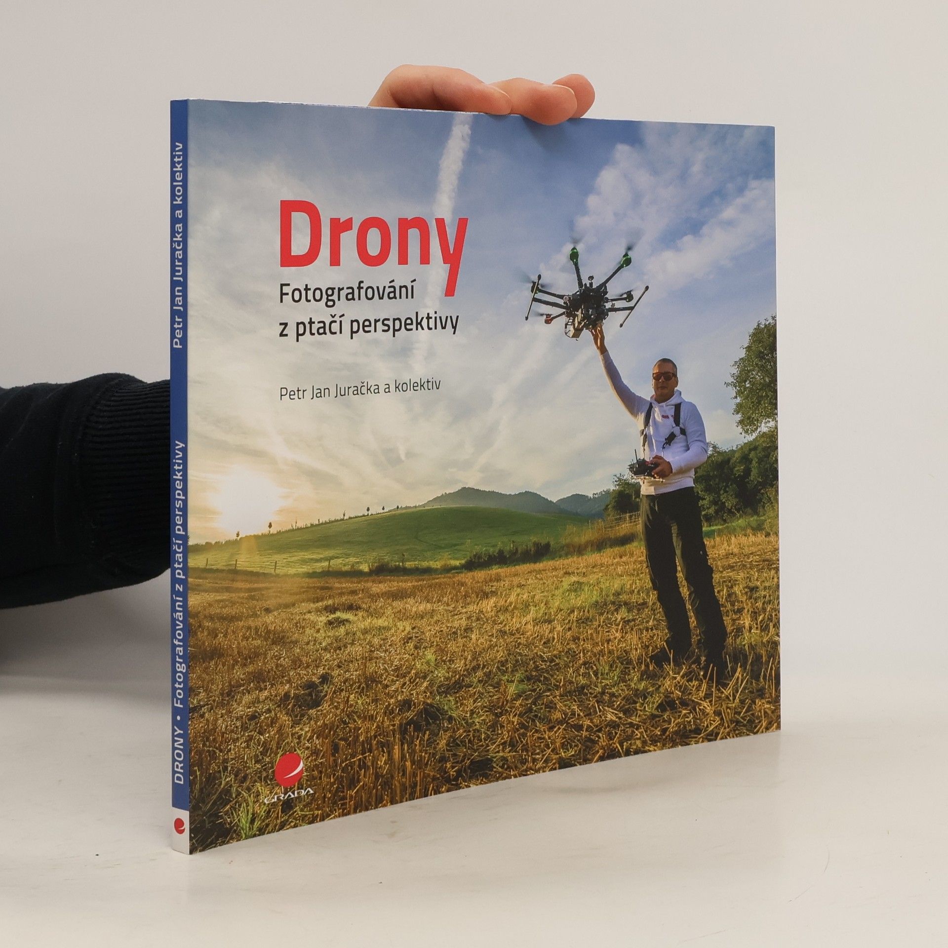 Autorenkollektiv Drony - fotografování z ptačí perspektivy: Co všechno potřebujete vědět o dronech a jejich využití pro leteckou fotografii a video