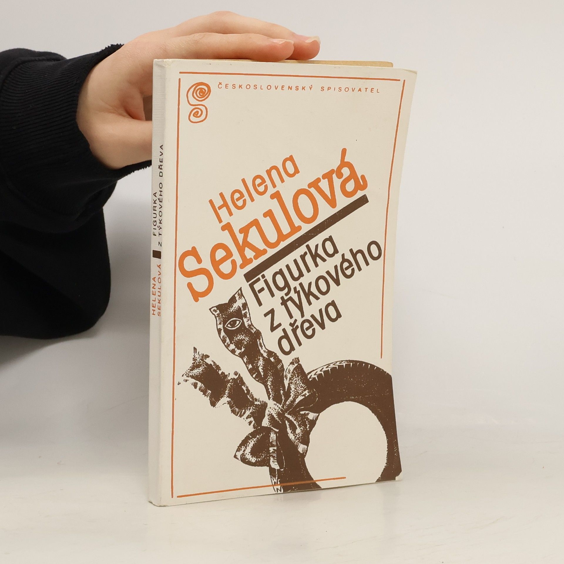 Figurka z týkového dřeva