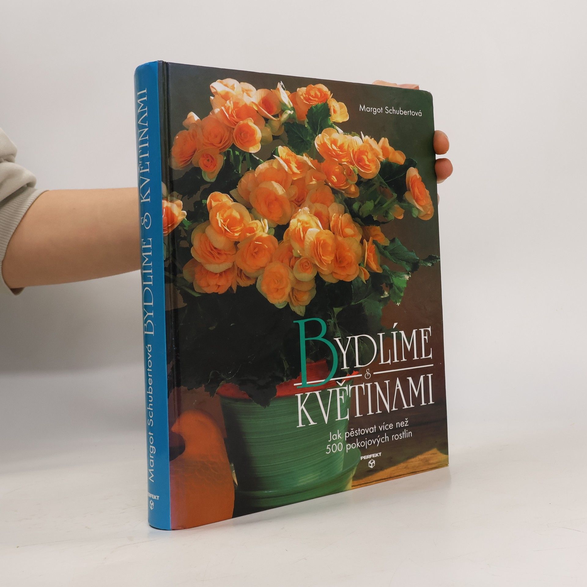 Autores varios Bydlíme s květinami