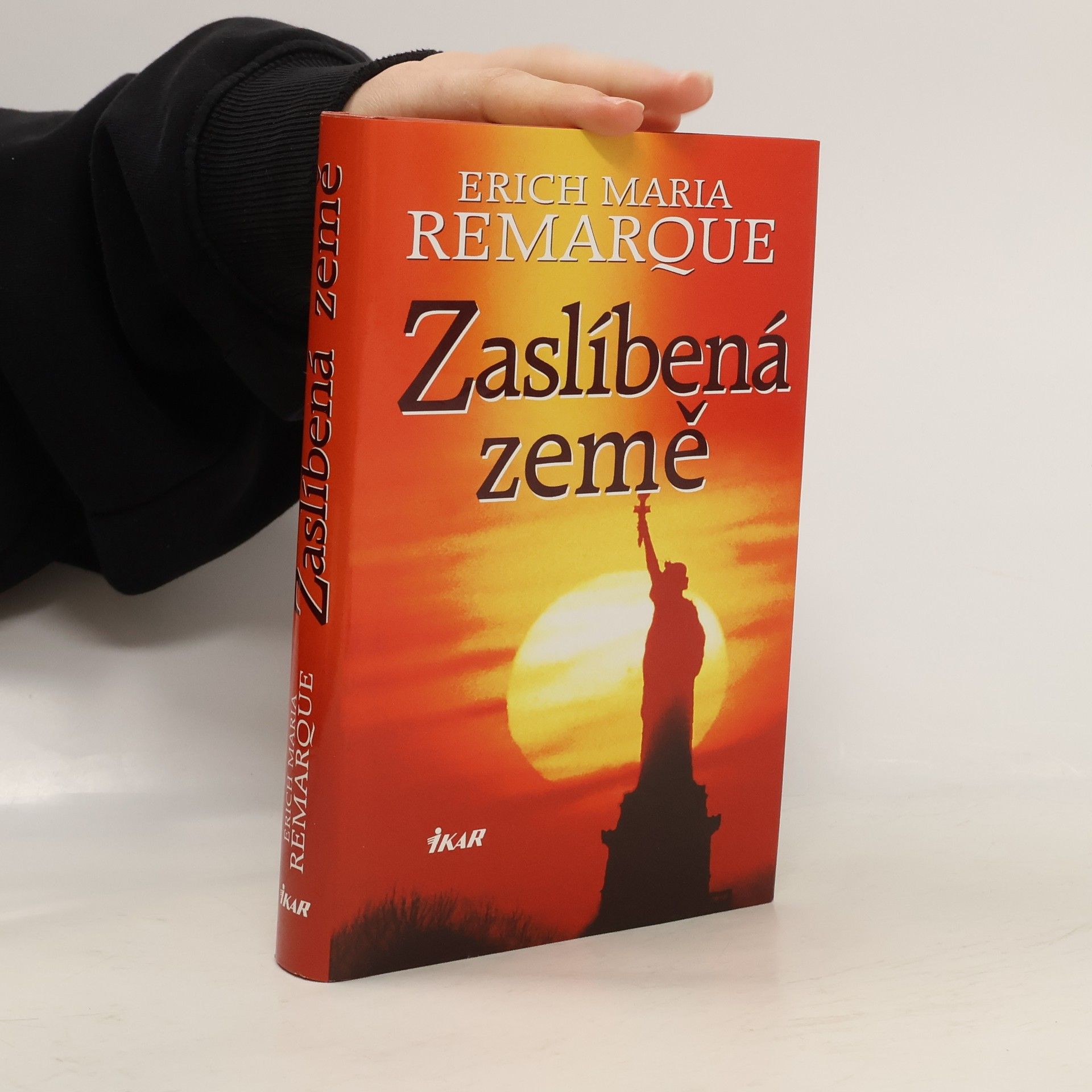 Erich Maria Remarque Zaslíbená země