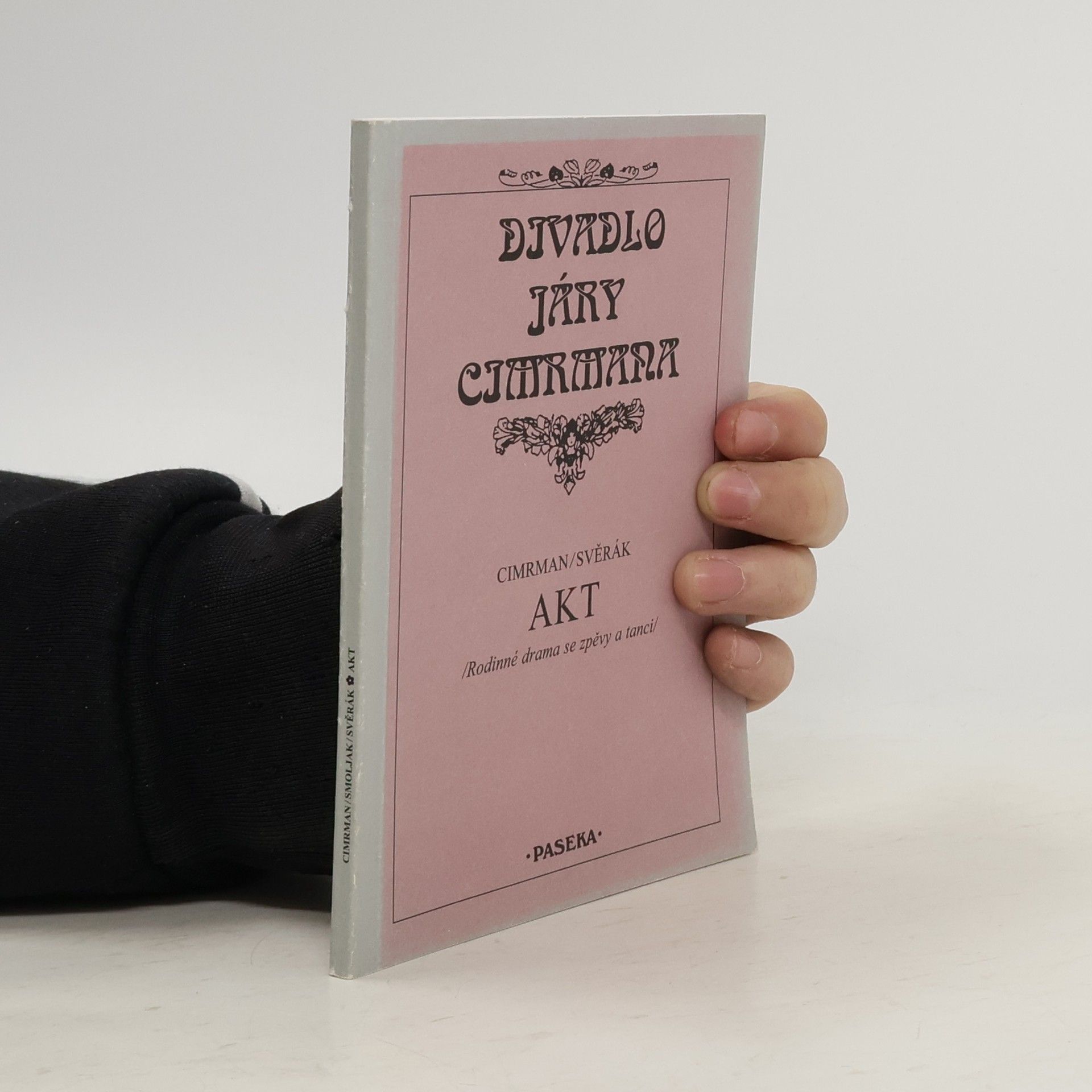 Zdeněk Svěrák Akt: Rodinné drama se zpěvy a tanci