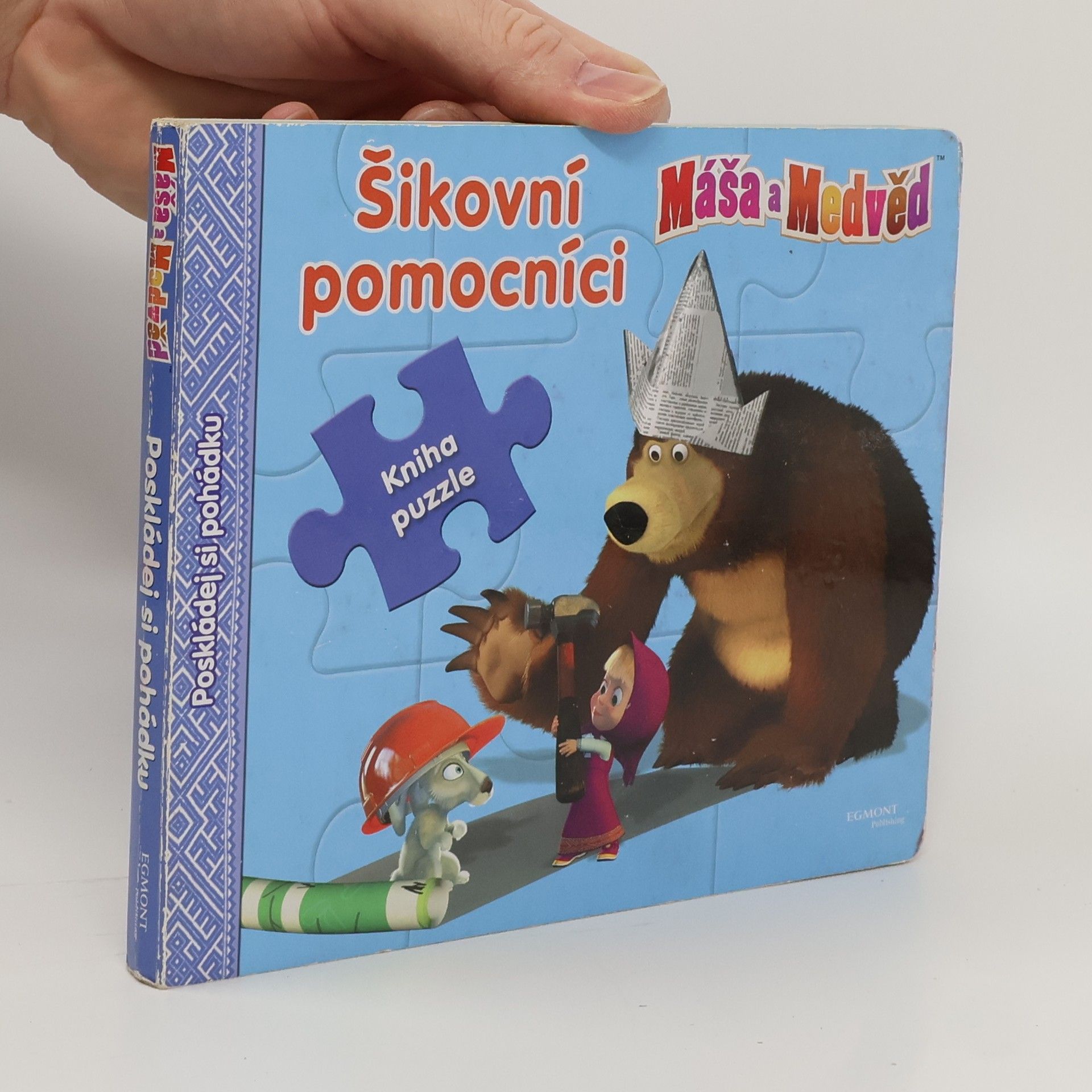 Máša a medvěd : kniha puzzle. Šikovní pomocníci