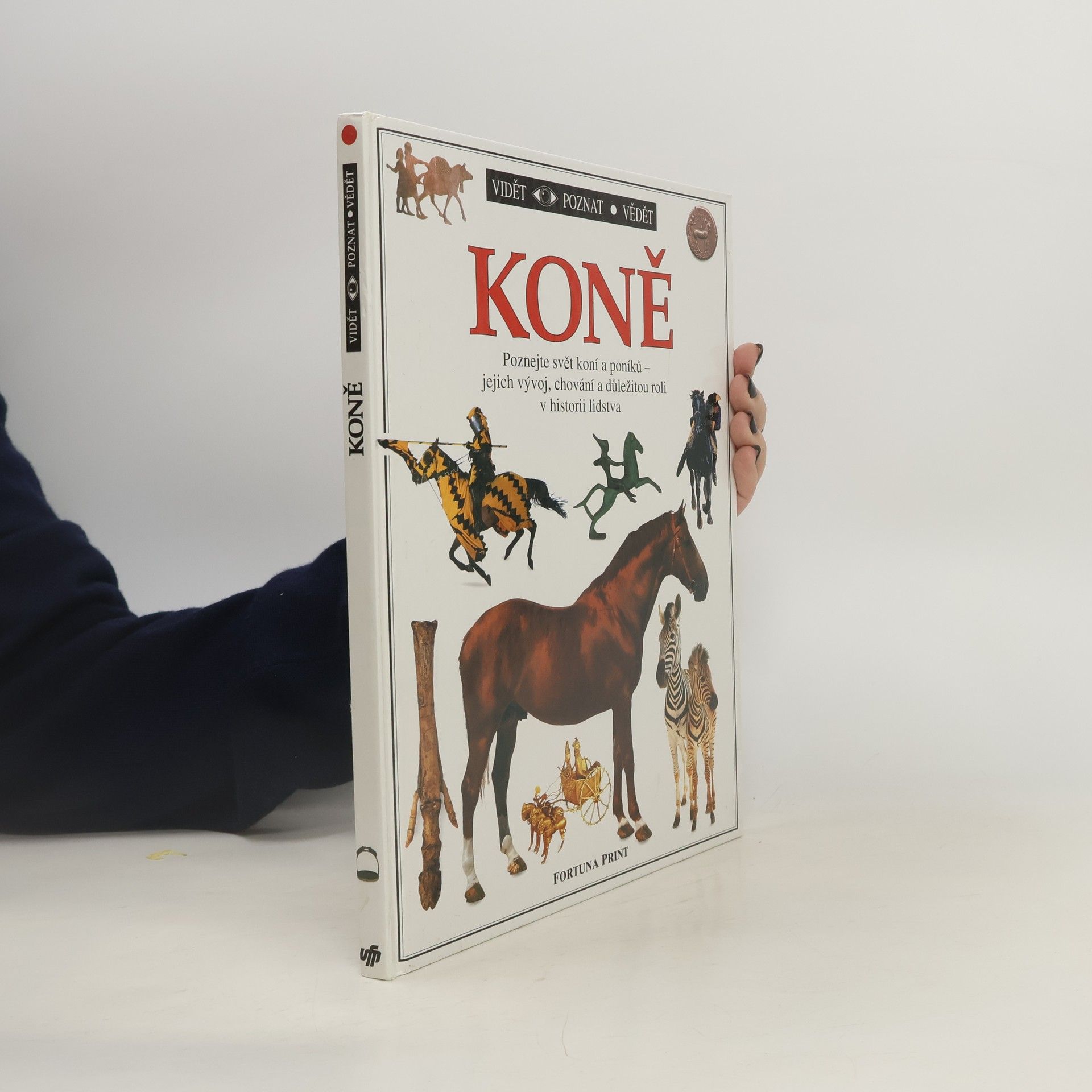 Juliet Clutton-Brock Koně : Poznejte svět koní a poníků - jejich vývoj, chování a důležitou roli v historii lidstva