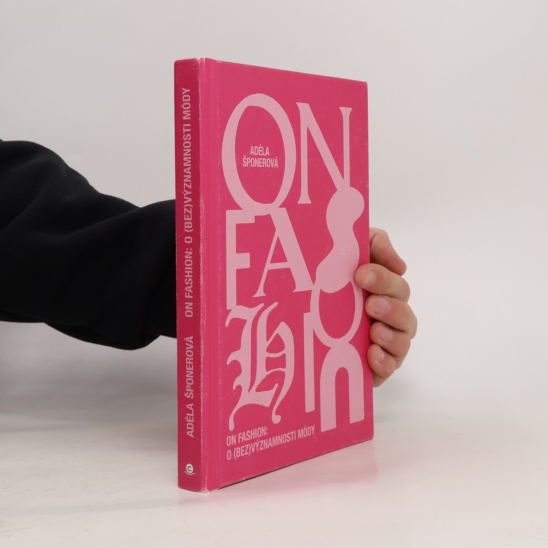Adéla Šponerová On fashion : o (bez)významnosti módy