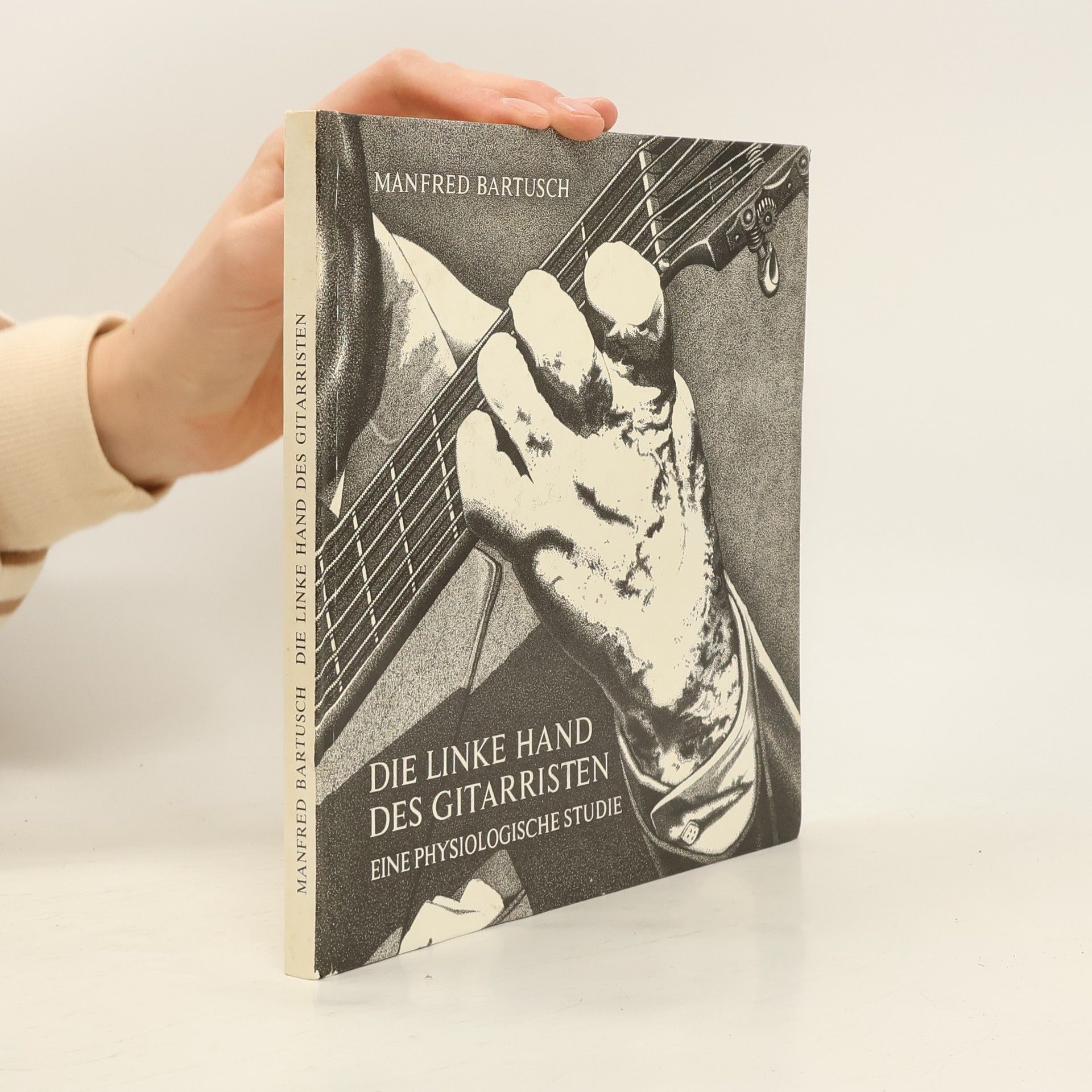 Die linke Hand des Gitarristen