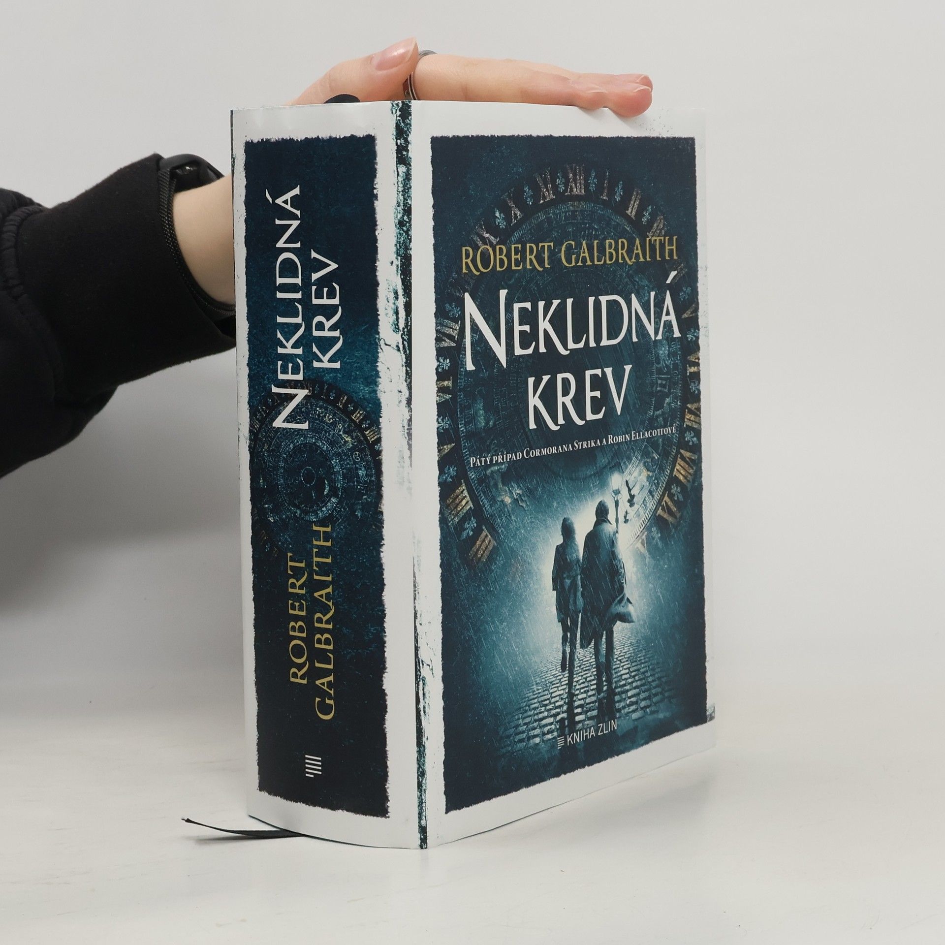 Robert Galbraith Neklidná krev