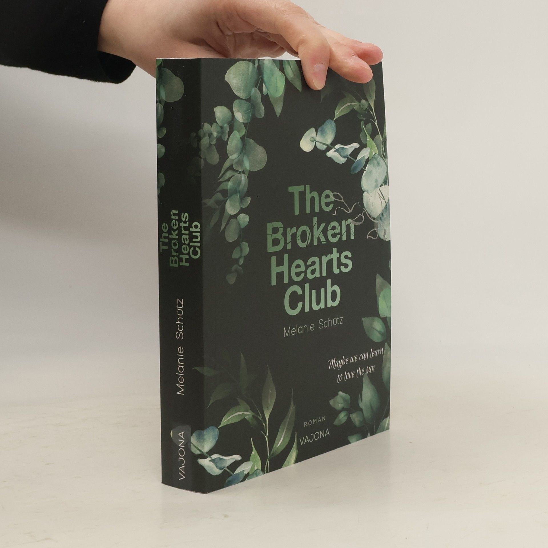 Melanie Schütz THE BROKEN HEARTS CLUB. Maybe we can learn to love the sun