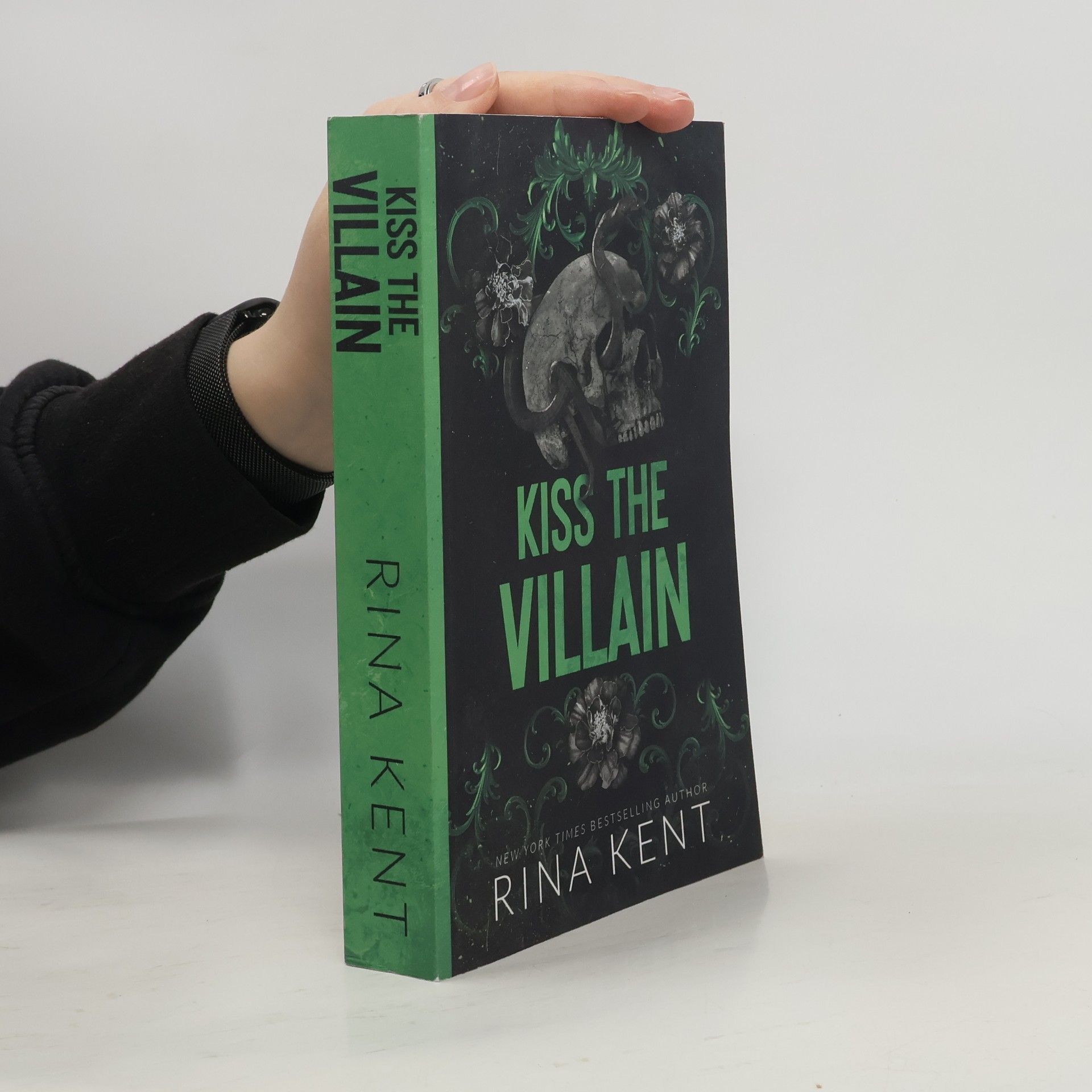 Kiss the Villain