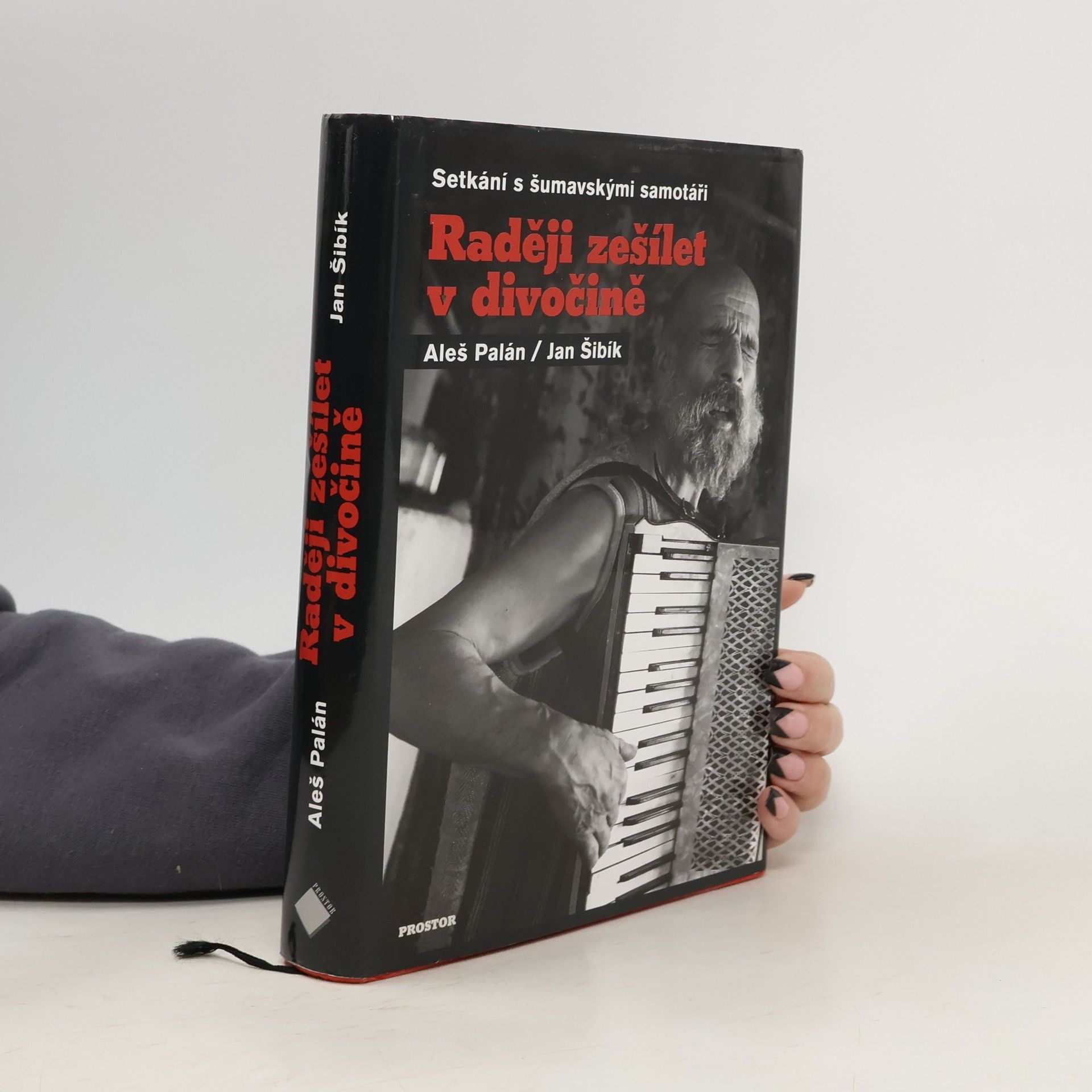 Aleš Palán Raději zešílet v divočině : setkání s šumavskými samotáři