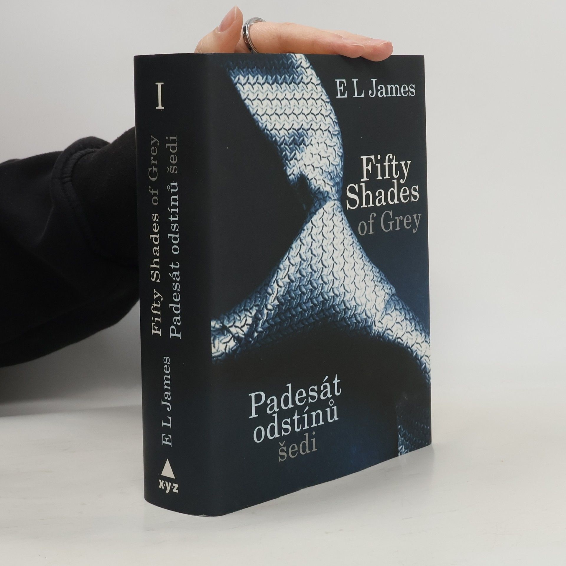 E. L. James Padesát odstínů šedi