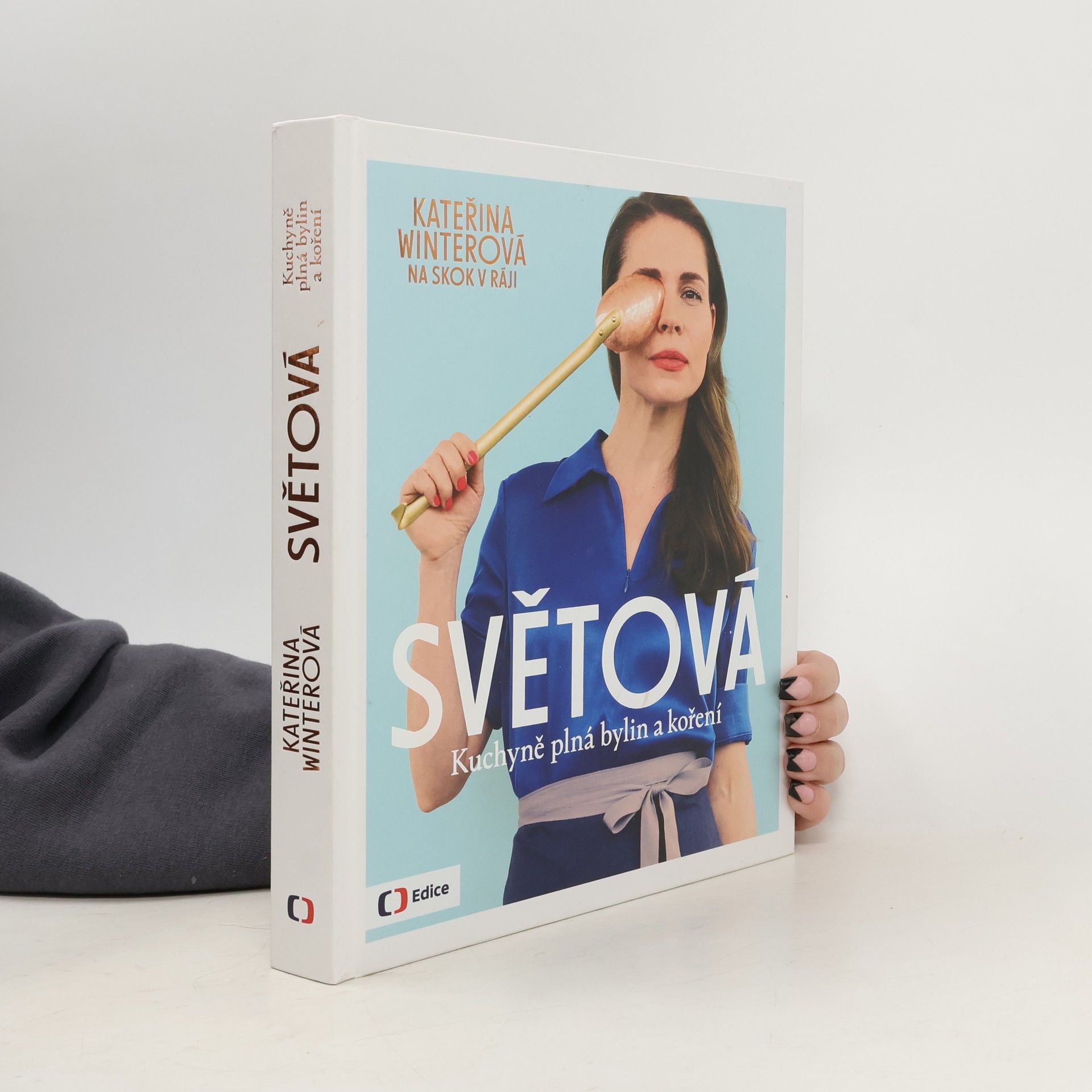 Světová : kuchyně plná bylin a koření