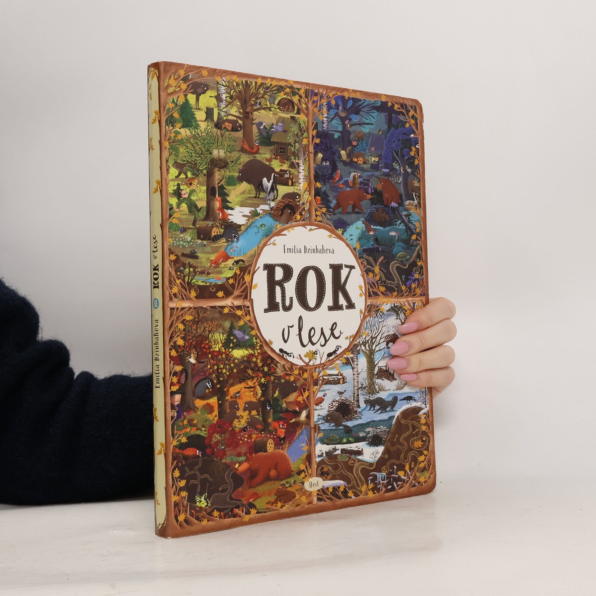 Emilia Dziubak Rok v lese