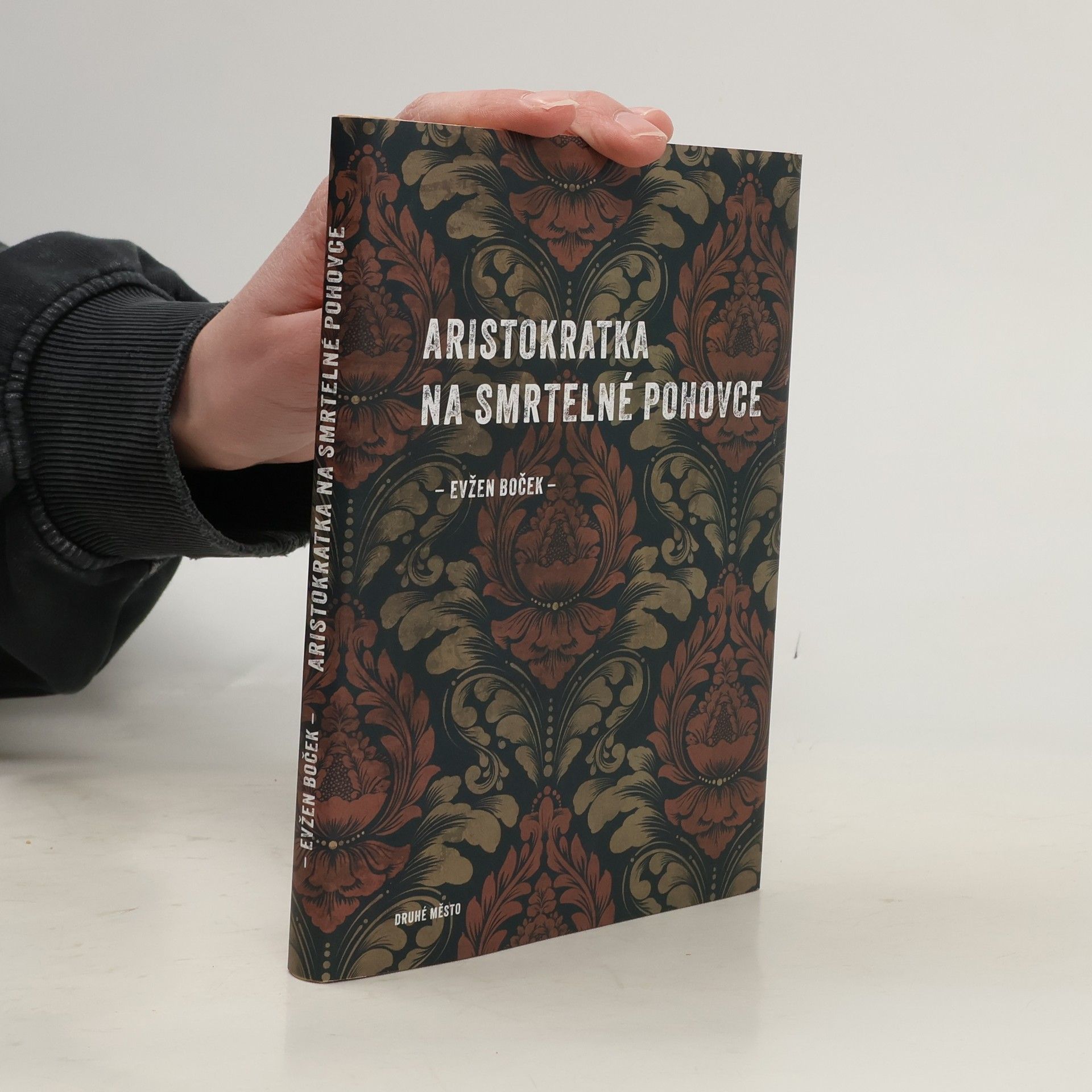 Aristokratka na smrtelné pohovce