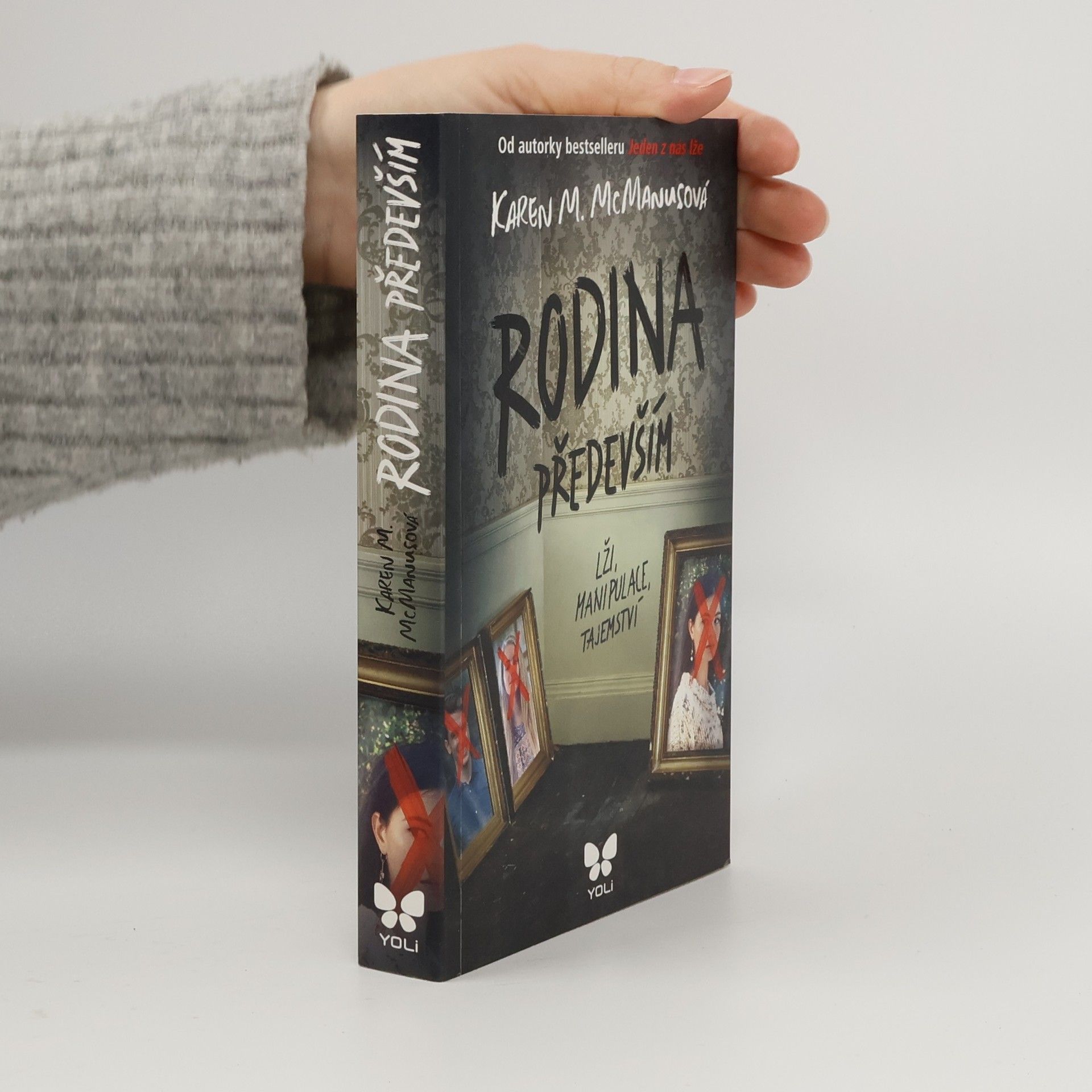 Karen M. McManus Rodina především
