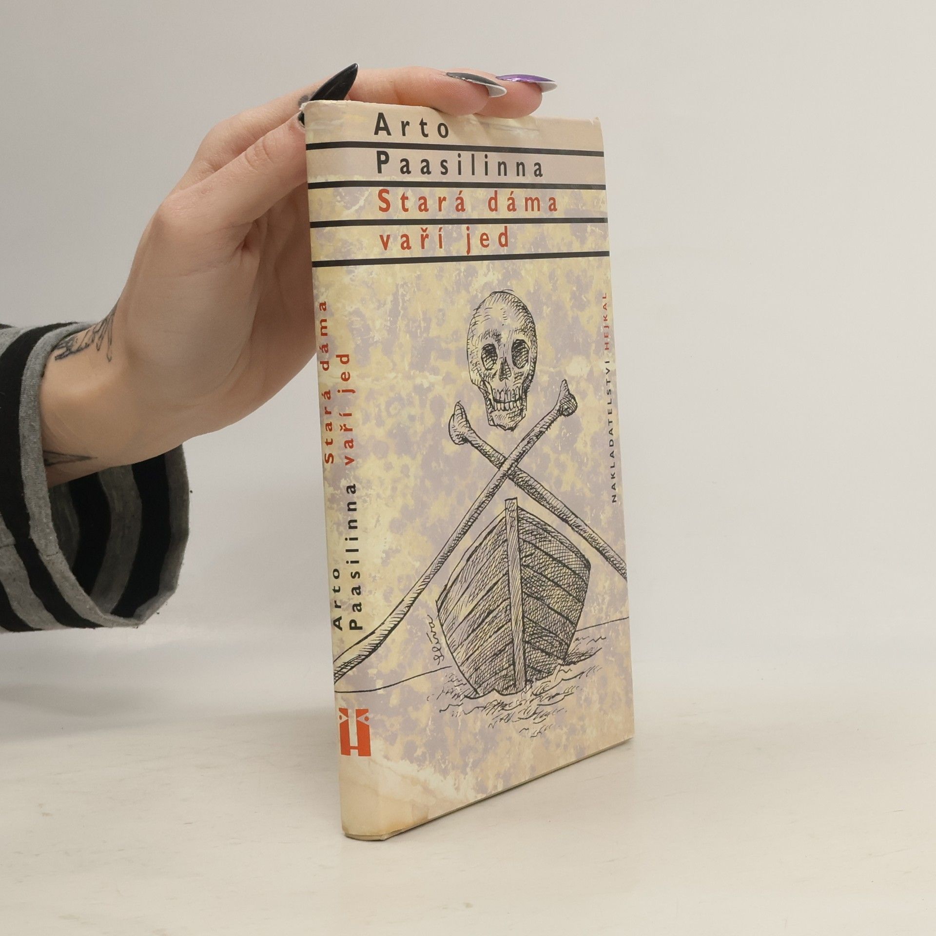 Arto Paasilinna Stará dáma vaří jed
