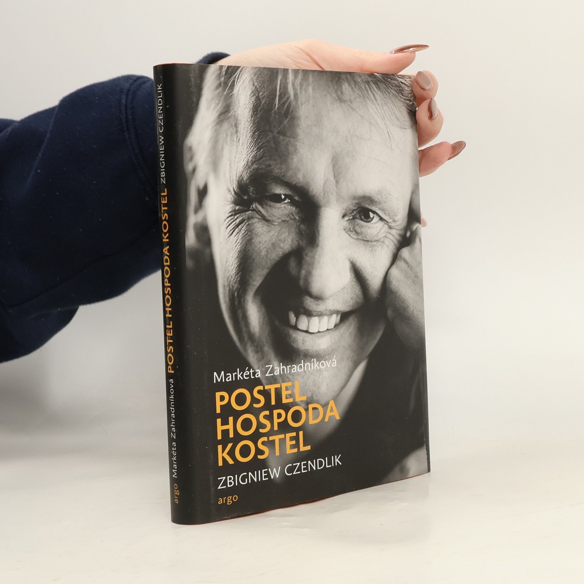 Zbigniew Czendlik Postel, hospoda, kostel