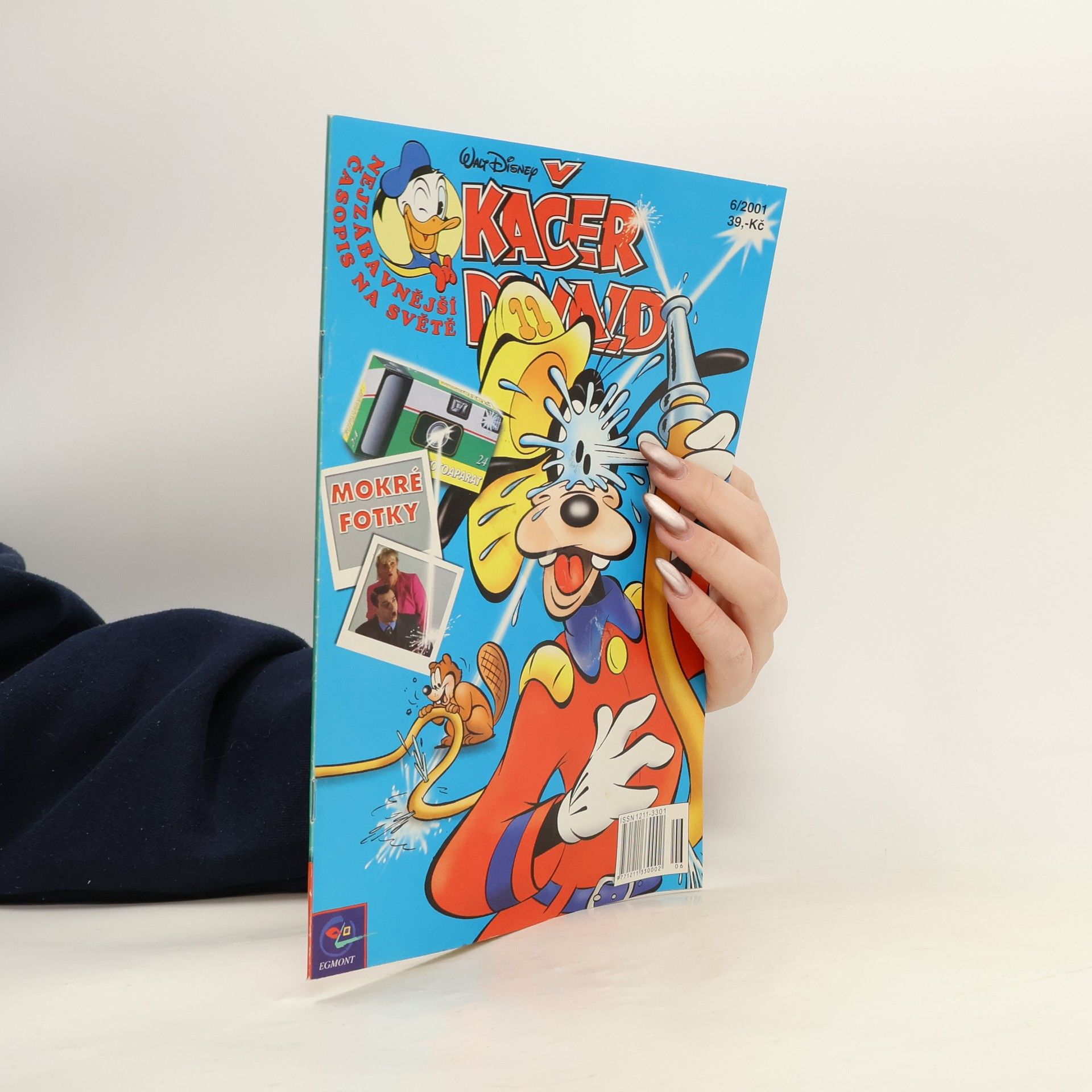 Kolektív autorov Kačer Donald. Číslo 6/2001