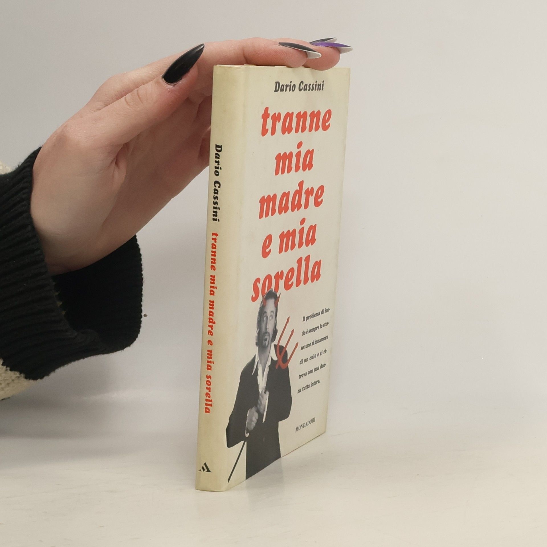 Dario Cassini Biblioteca umoristica Mondadori: Tranne mia madre e mia sorella