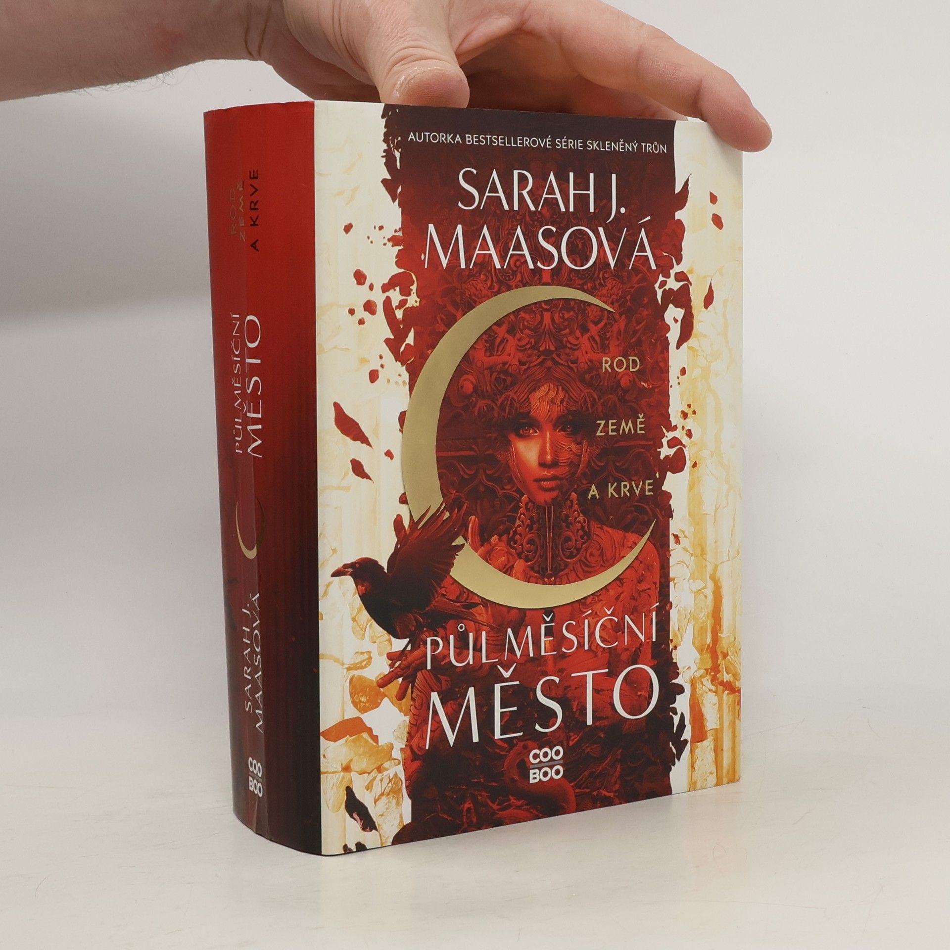 Sarah J. Maas Půlměsíční město. Rod země a krve