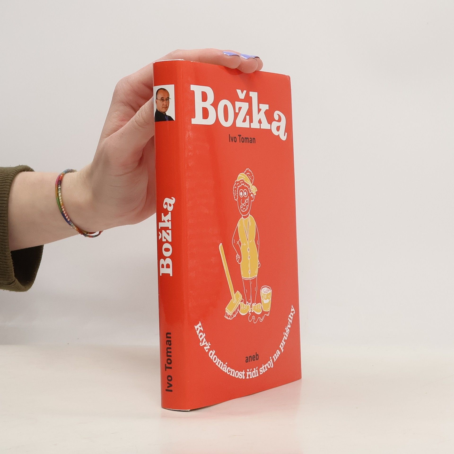 Božka aneb když domácnost řídí stroj na průšvihy