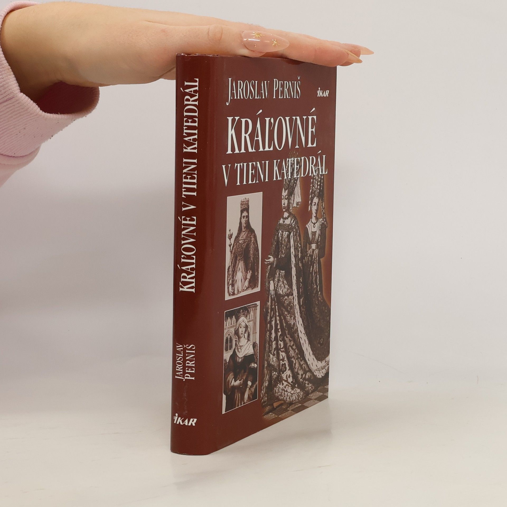 Jaroslav Perniš Kráľovné v tieni katedrál