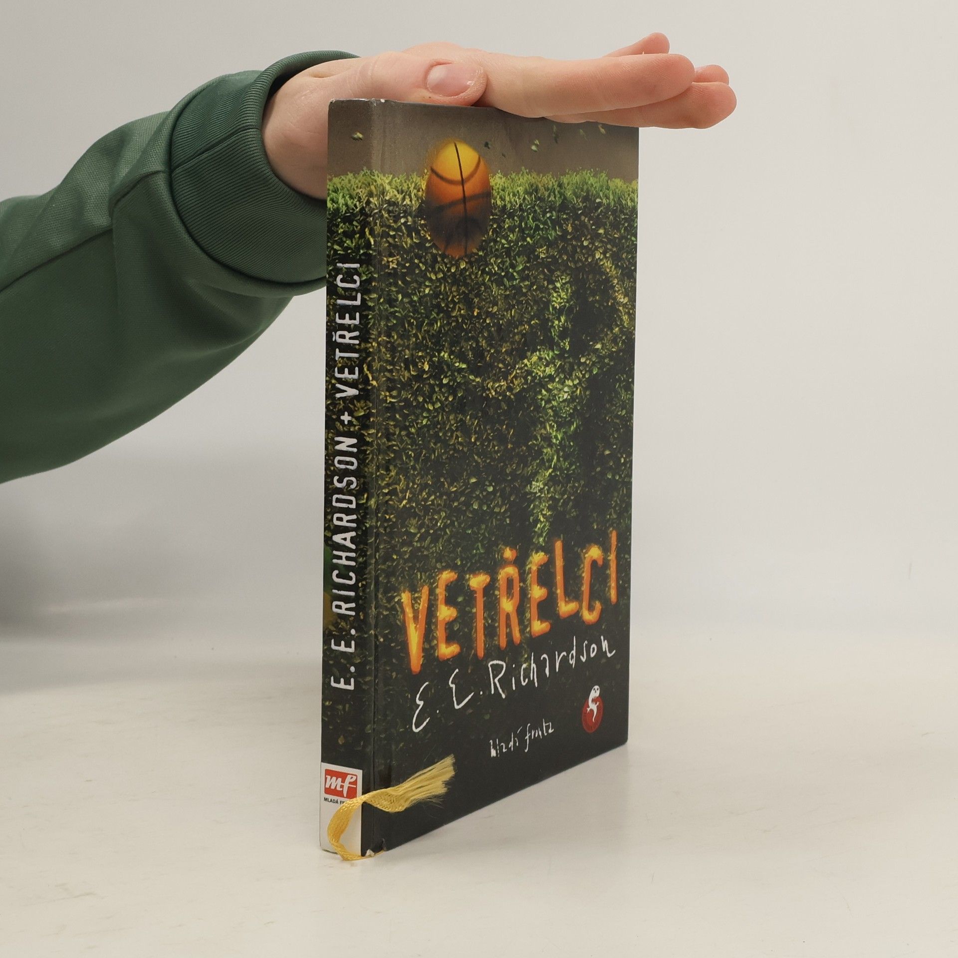 E. E. Richardson Vetřelci