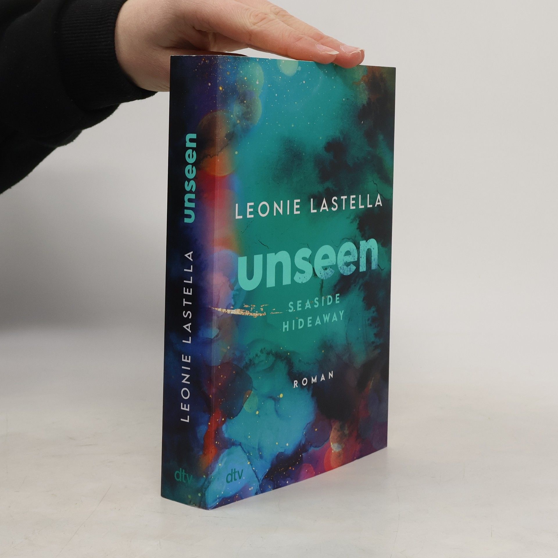 Leonie Lastella Seaside Hideaway – Unseen