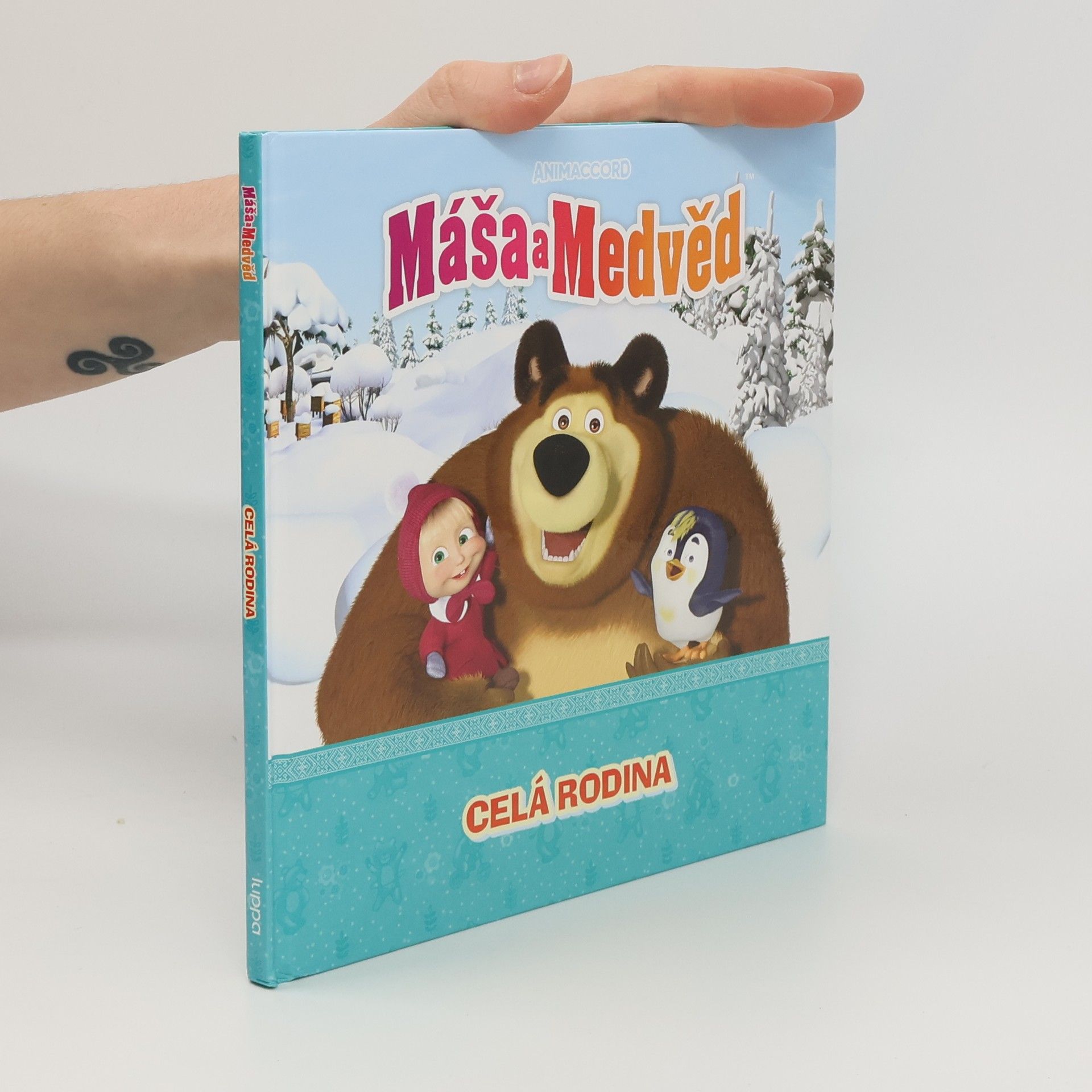 kolektiv Máša a Medvěd. Celá rodina