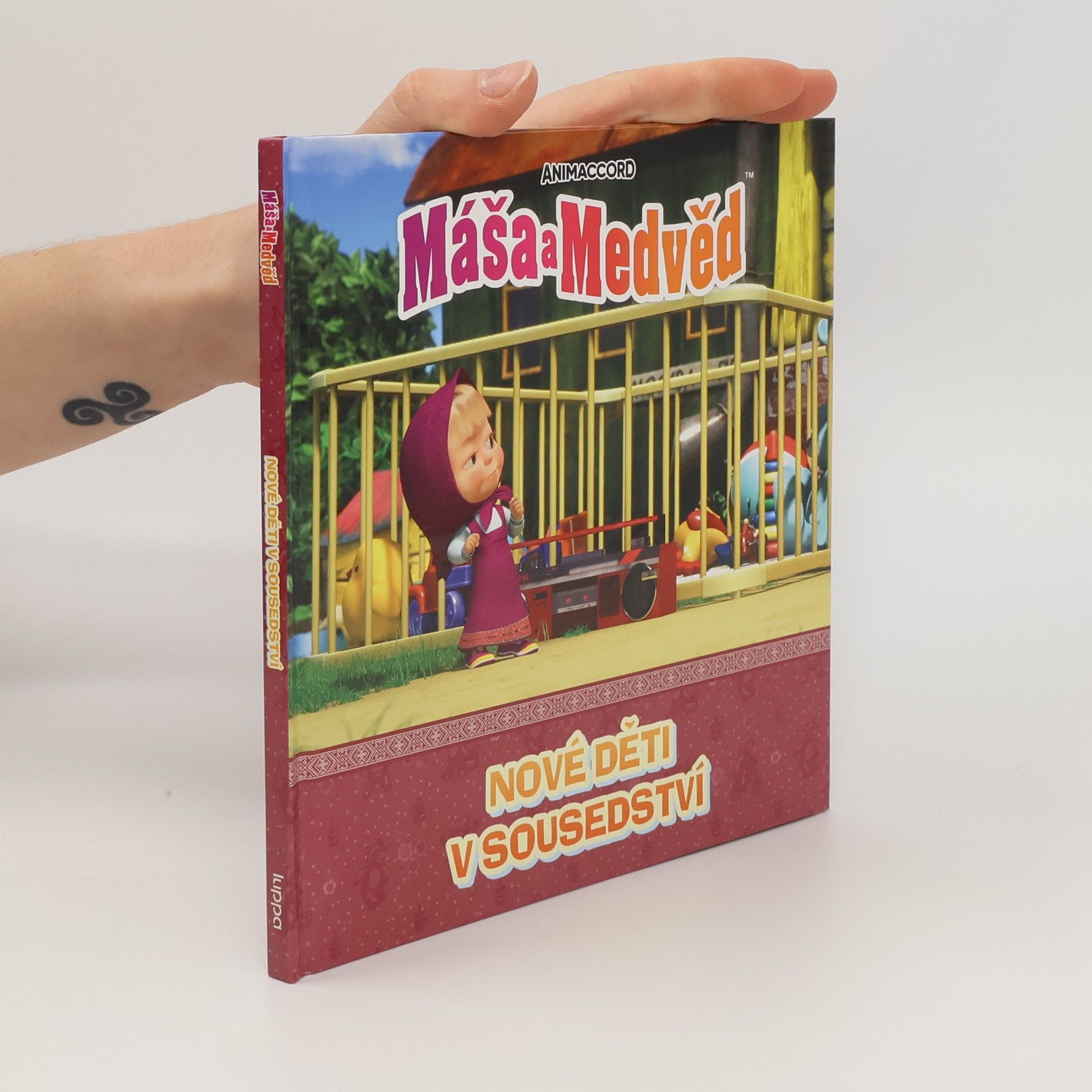 Kolektiv autorů Máša a Medvěd. Nové děti v sousedství
