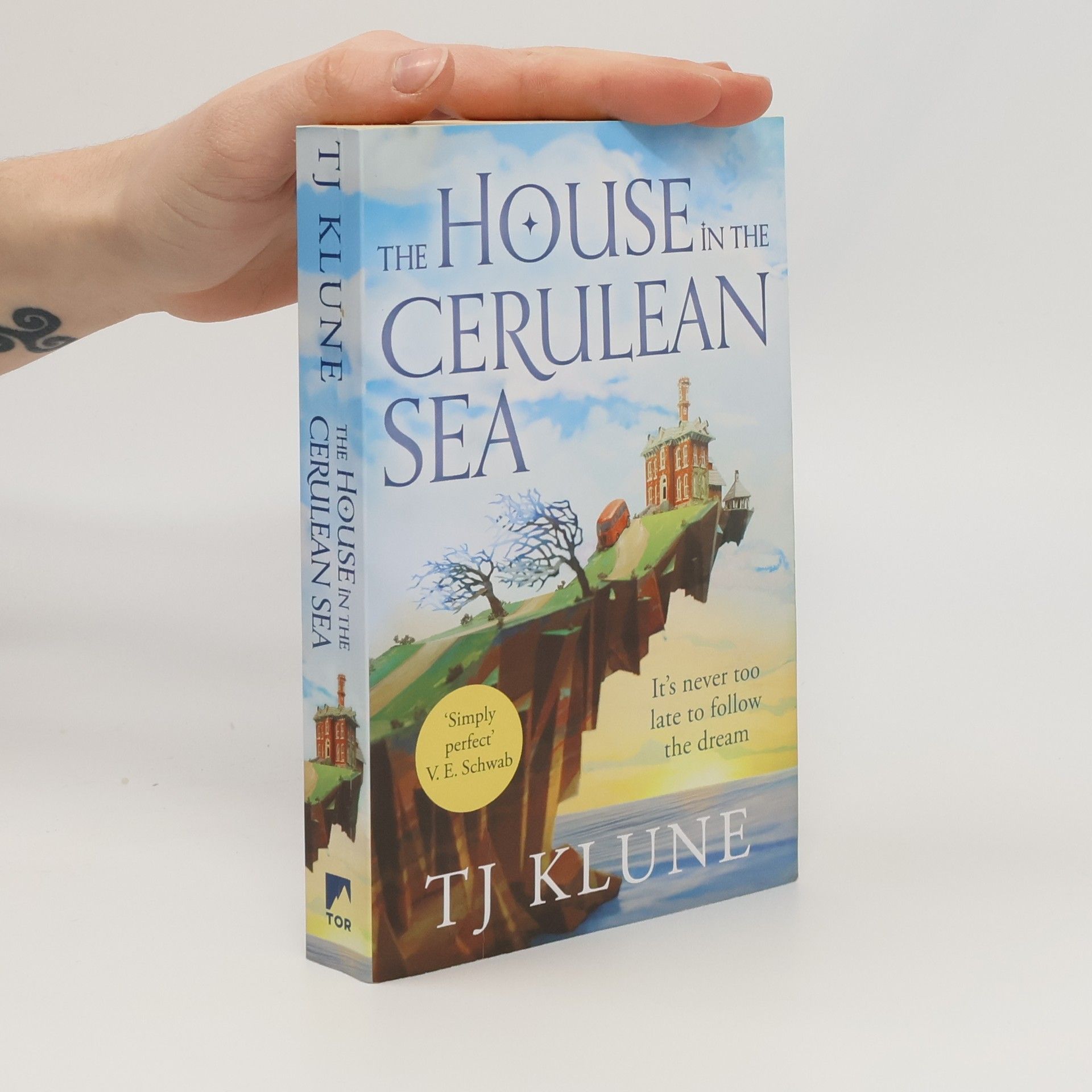 T.J. Klune The house in the Cerulean Sea