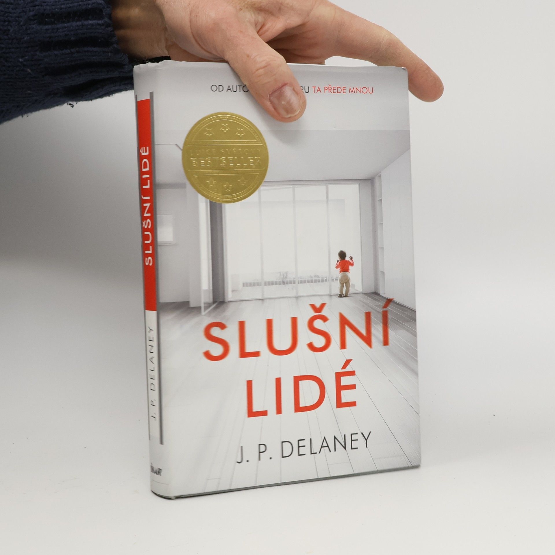 J. P. Delaney Slušní lidé