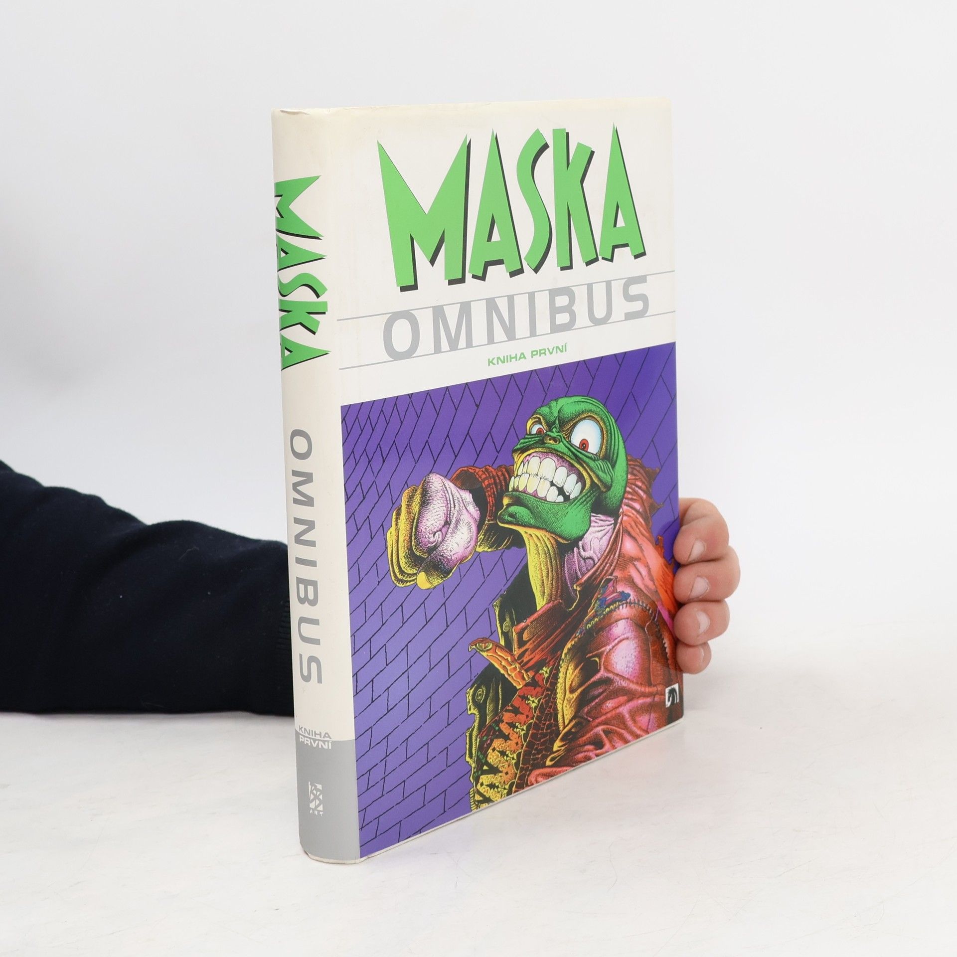 Maska omnibus. Kniha první