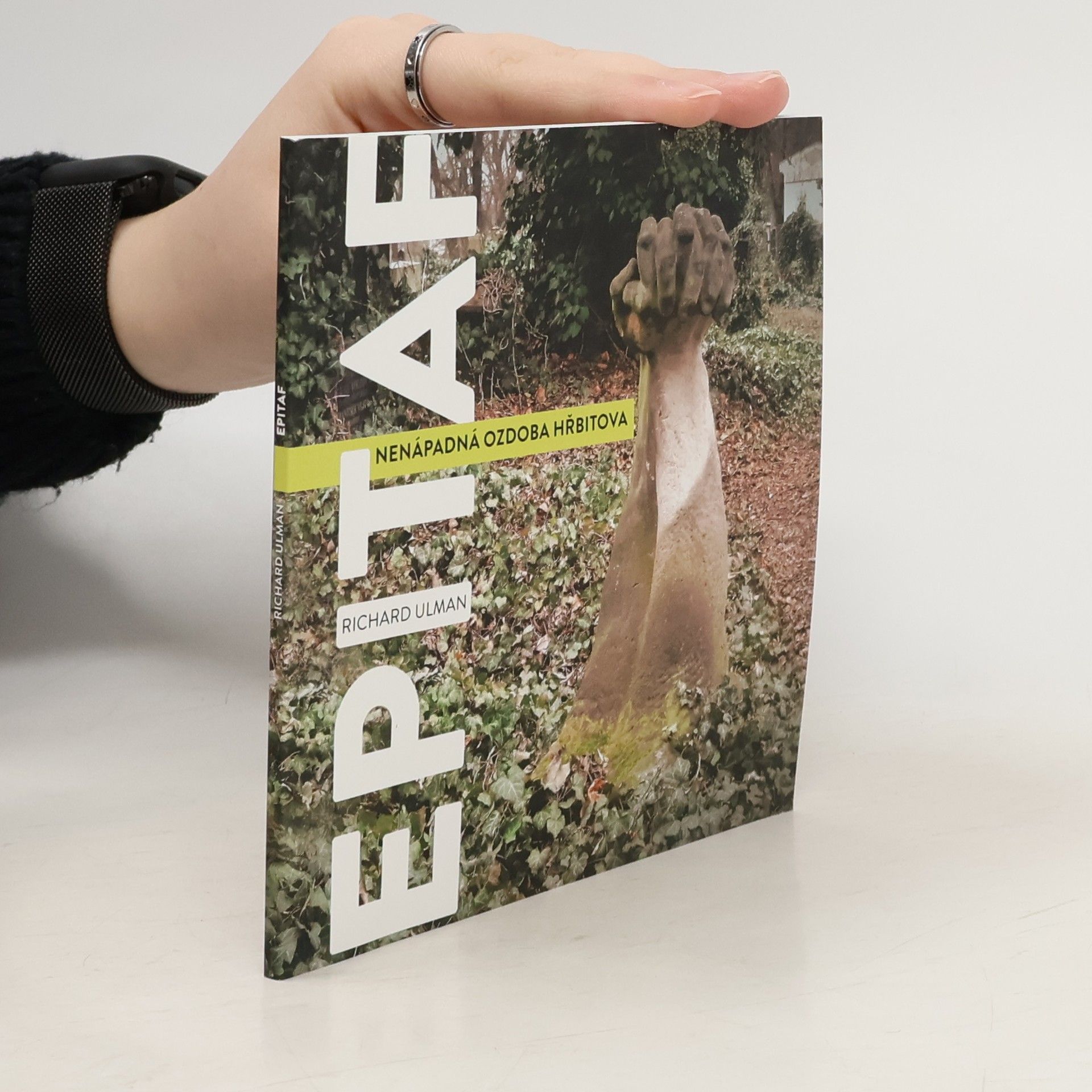 Richard Ulman Epitaf. Nenápadná ozdoba hřbitova