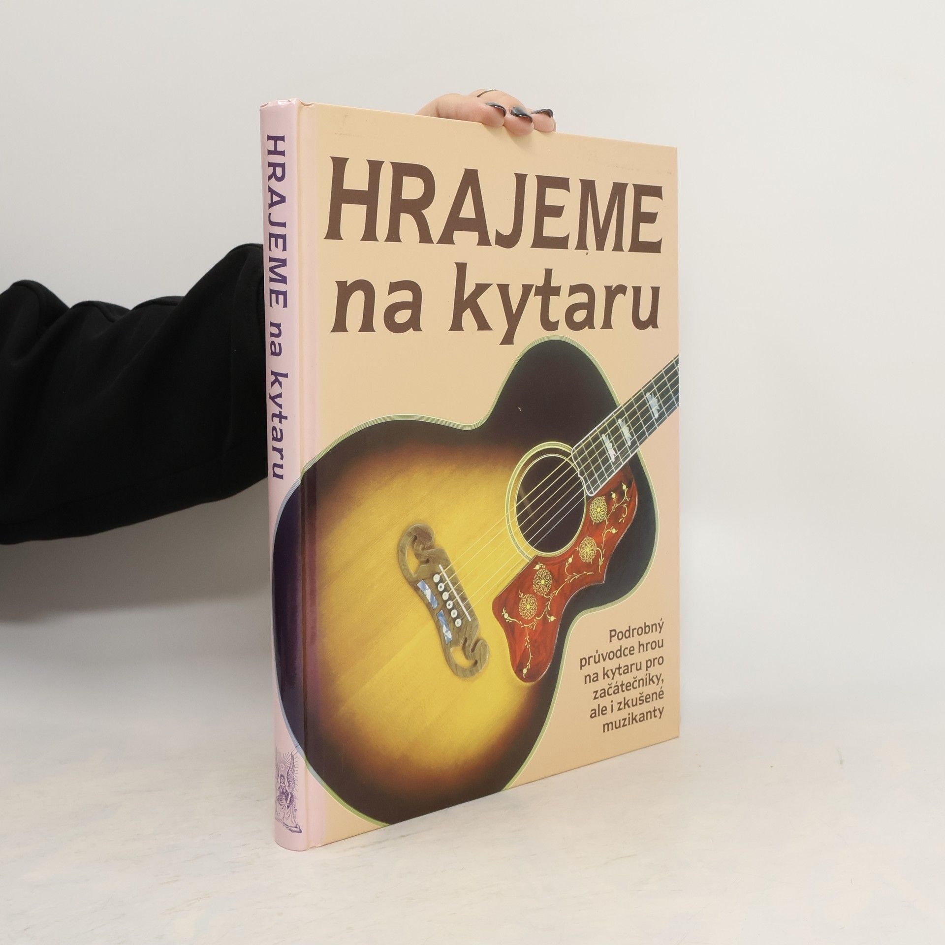 Pavel Dan Hrajeme na kytaru