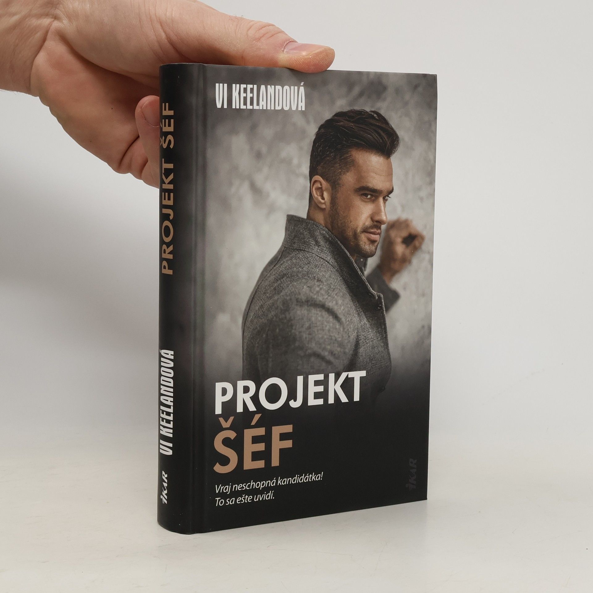 Vi Keeland Projekt šéf