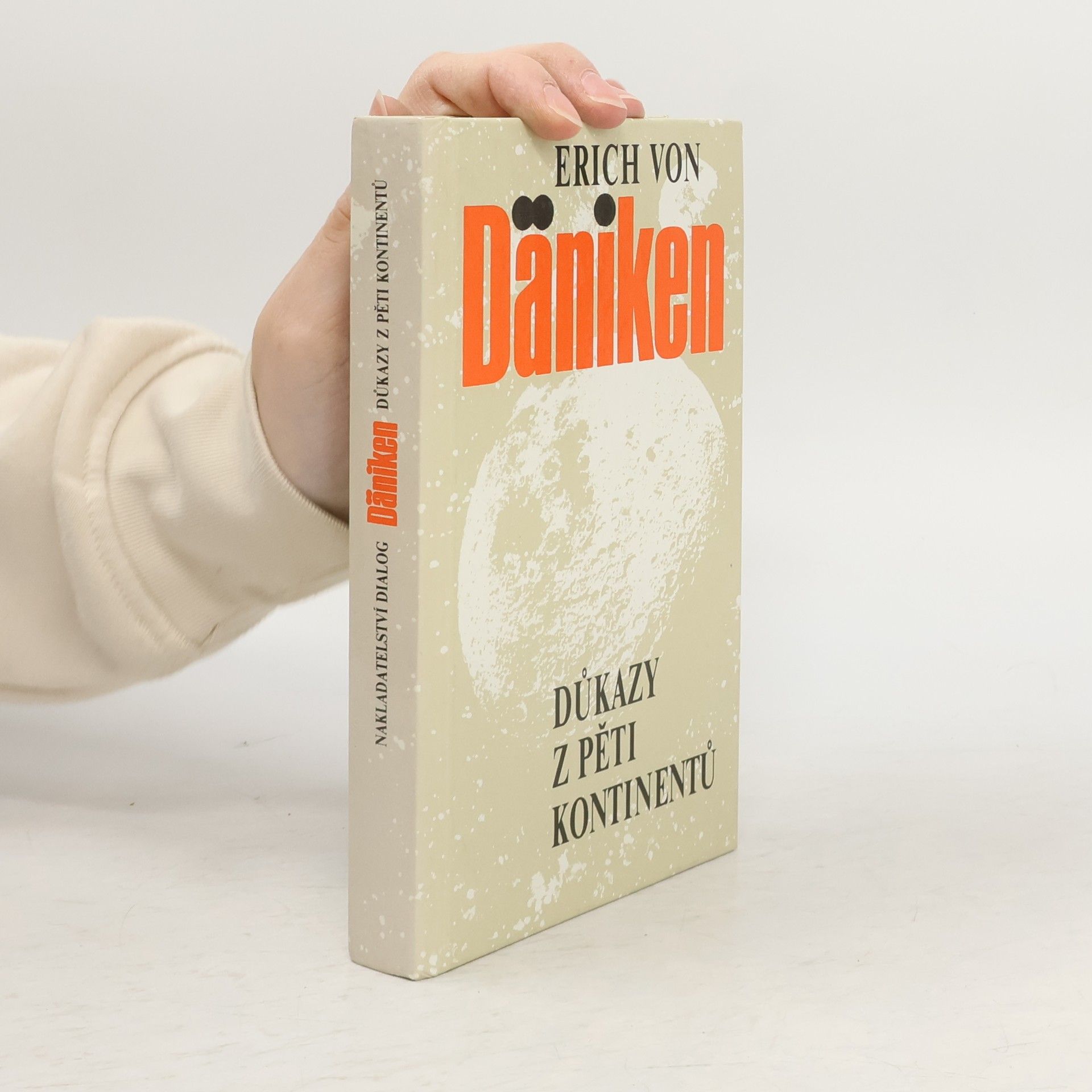 Erich von Däniken Důkazy z pěti kontinentů