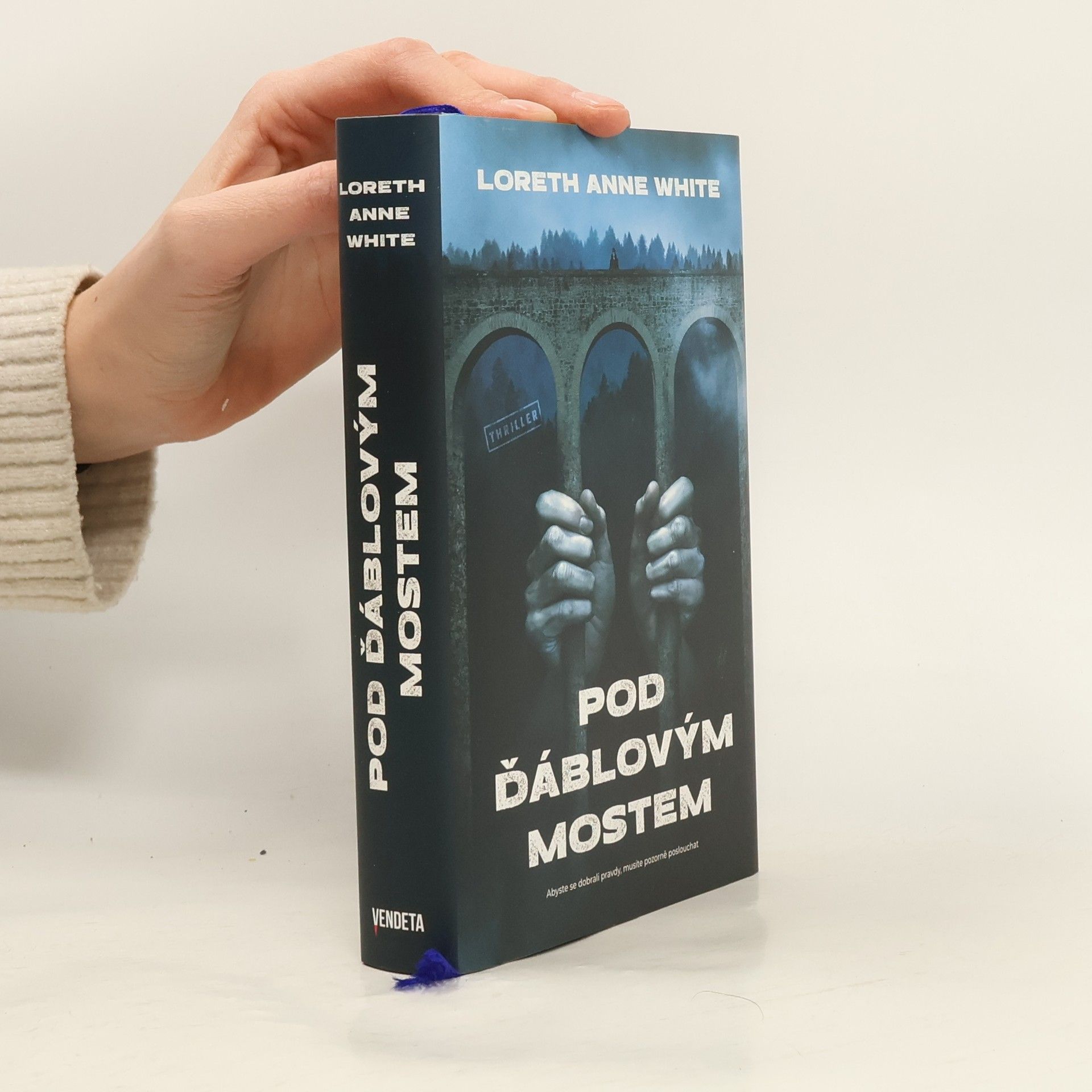 Loreth Anne White Pod ďáblovým mostem