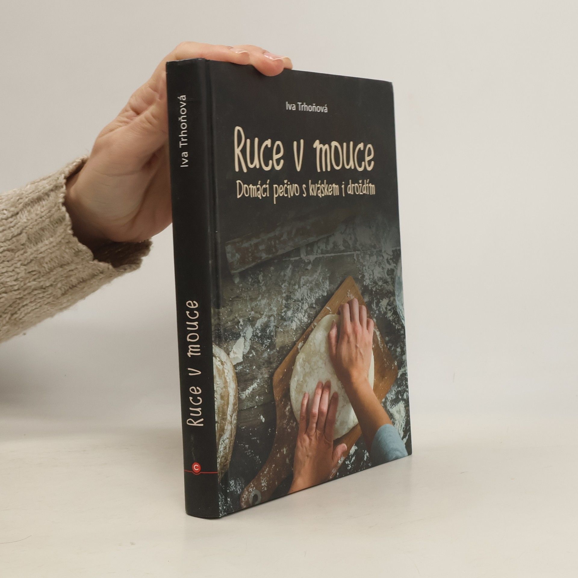 Iva Trhoňová Ruce v mouce