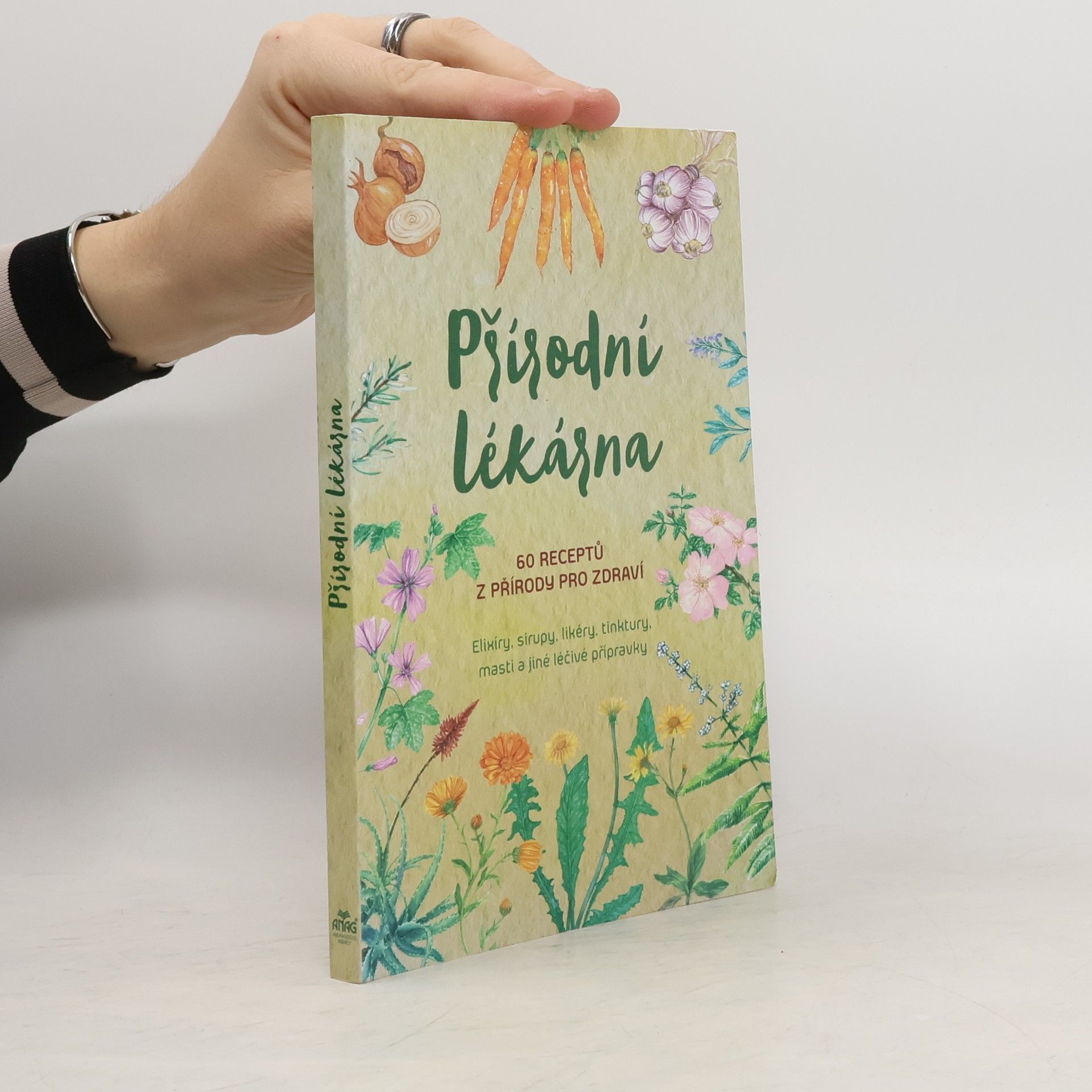 Giulia Tedesco Přírodní lékárna : 60 receptů z přírody pro zdraví