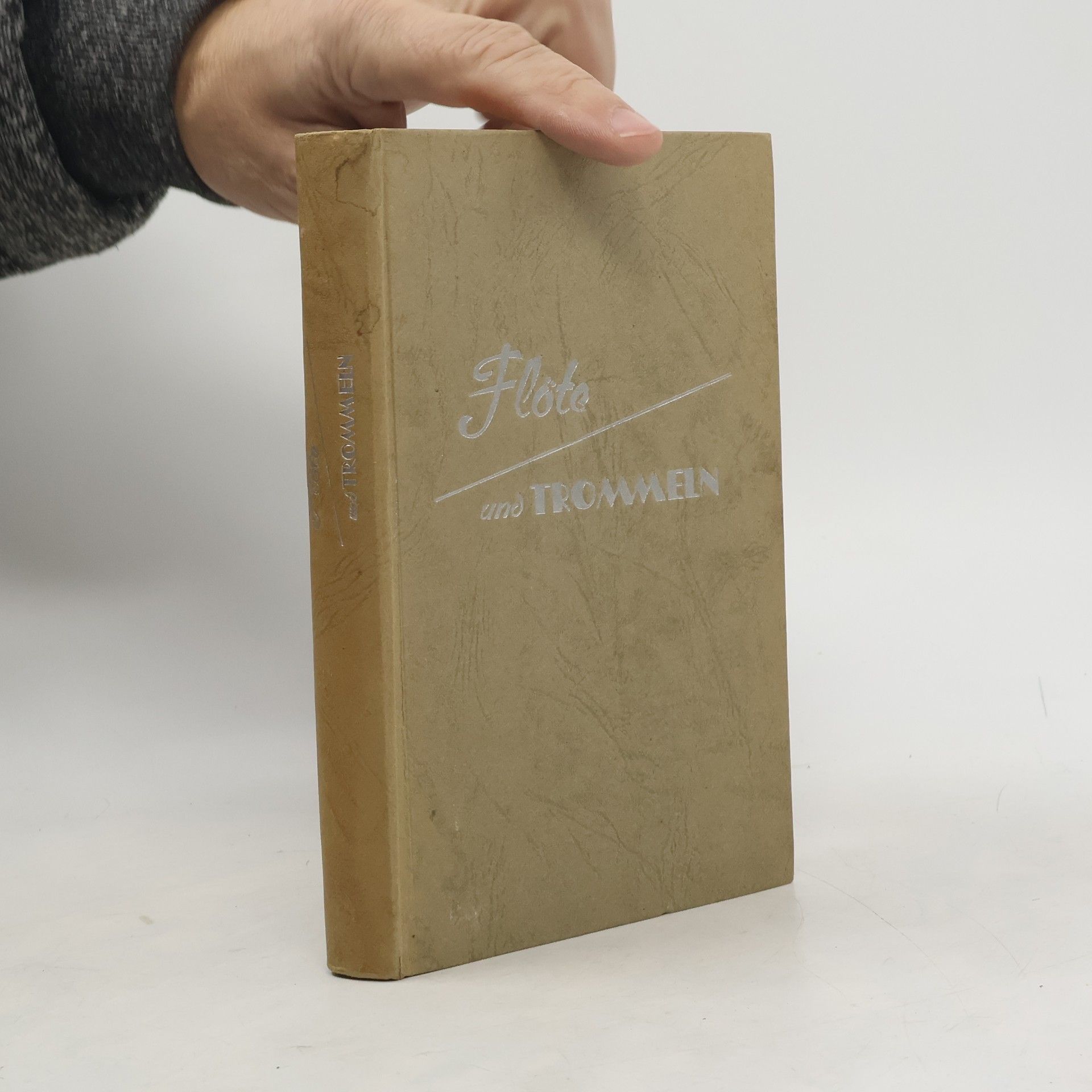 Hilde Spiel Flöte und Trommeln