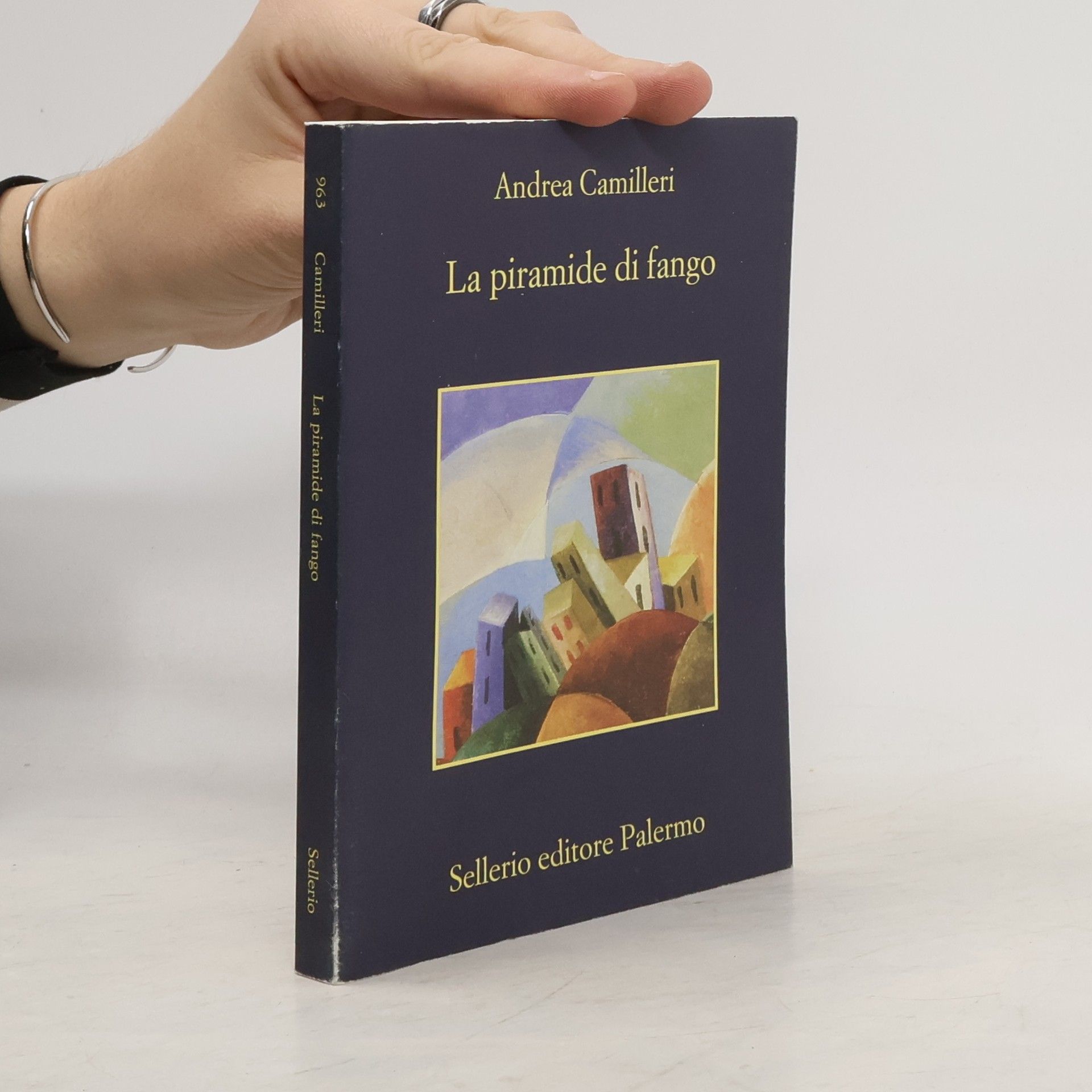 Andrea Camilleri La piramide di fango