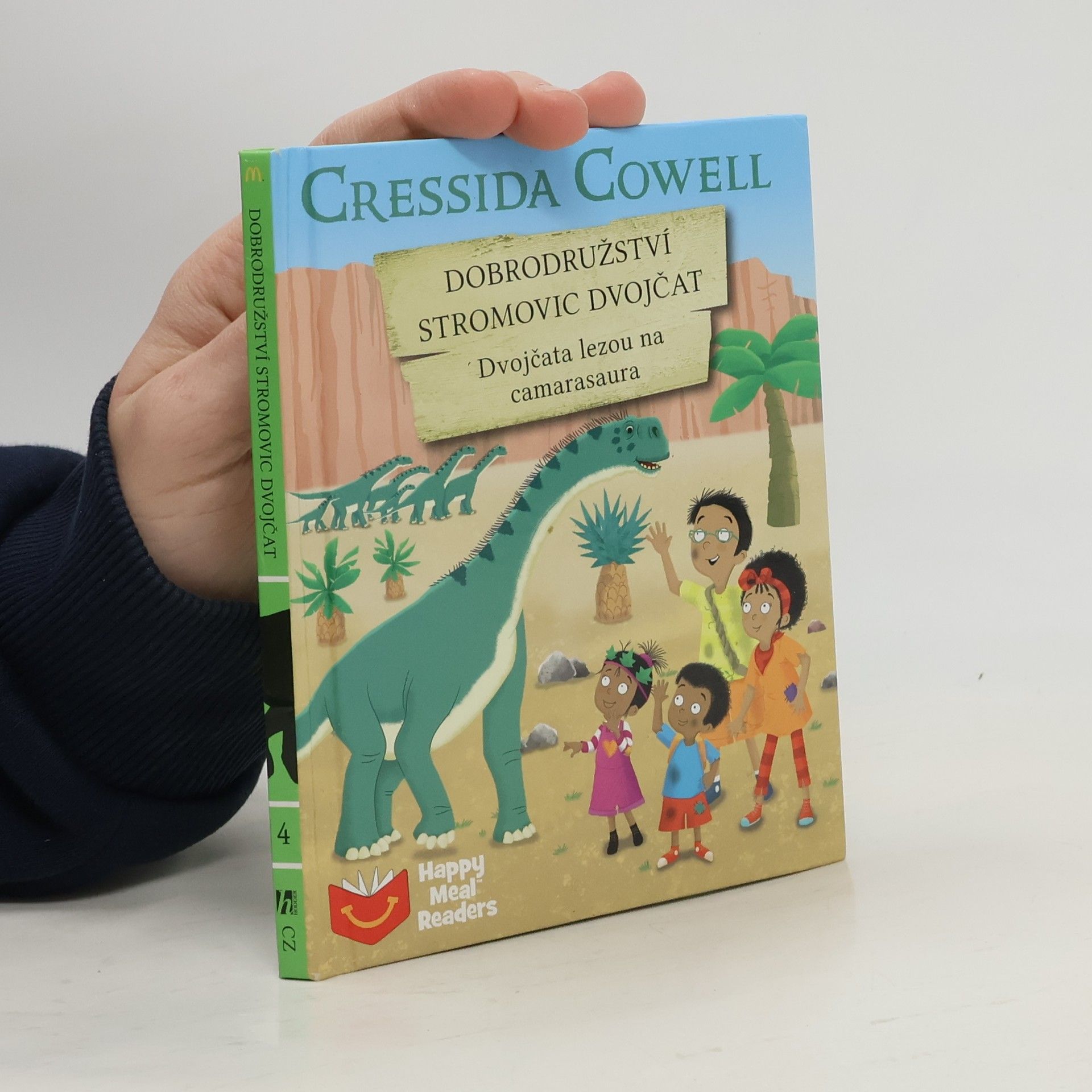 Cressida Cowell Dobrodružství Stromovic dvojčat. Dvojčata lezou na camarasaura